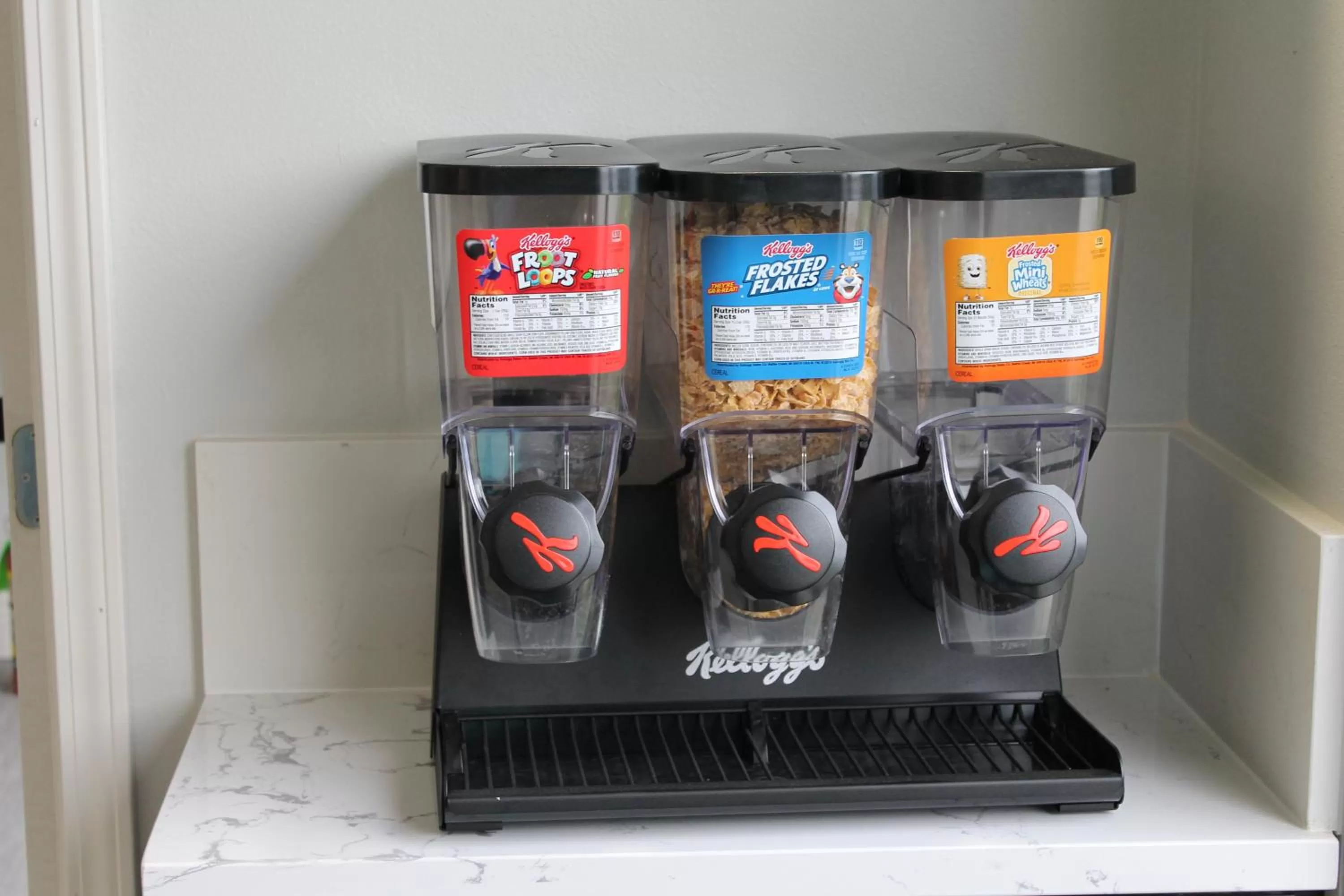 Continental breakfast in Baymont Inn & Suites by Wyndham Hammond