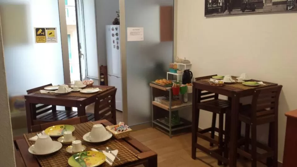 Breakfast in Bed & Breakfast Travellers