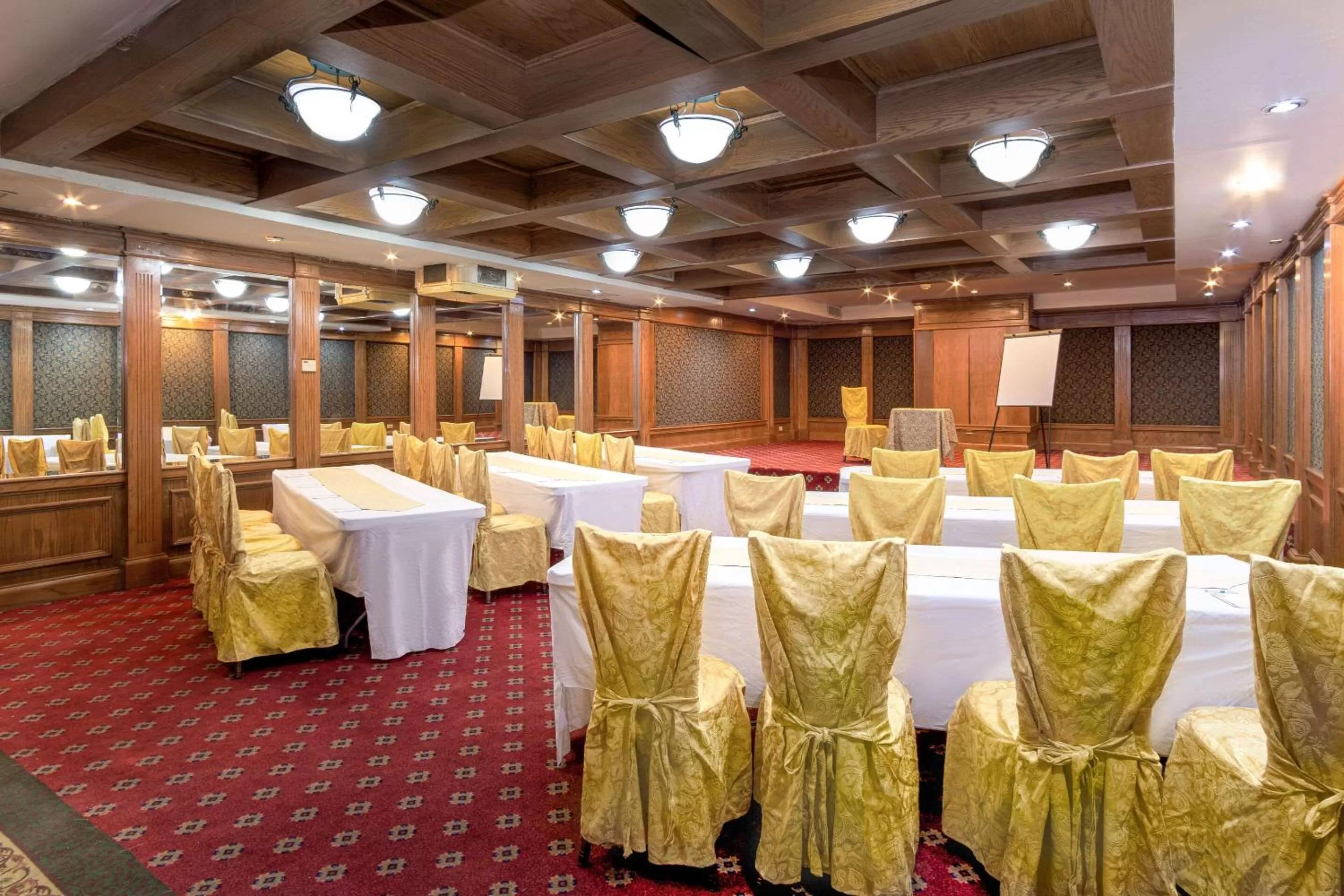 On site, Banquet Facilities in Quality Inn & Suites Saltillo Eurotel