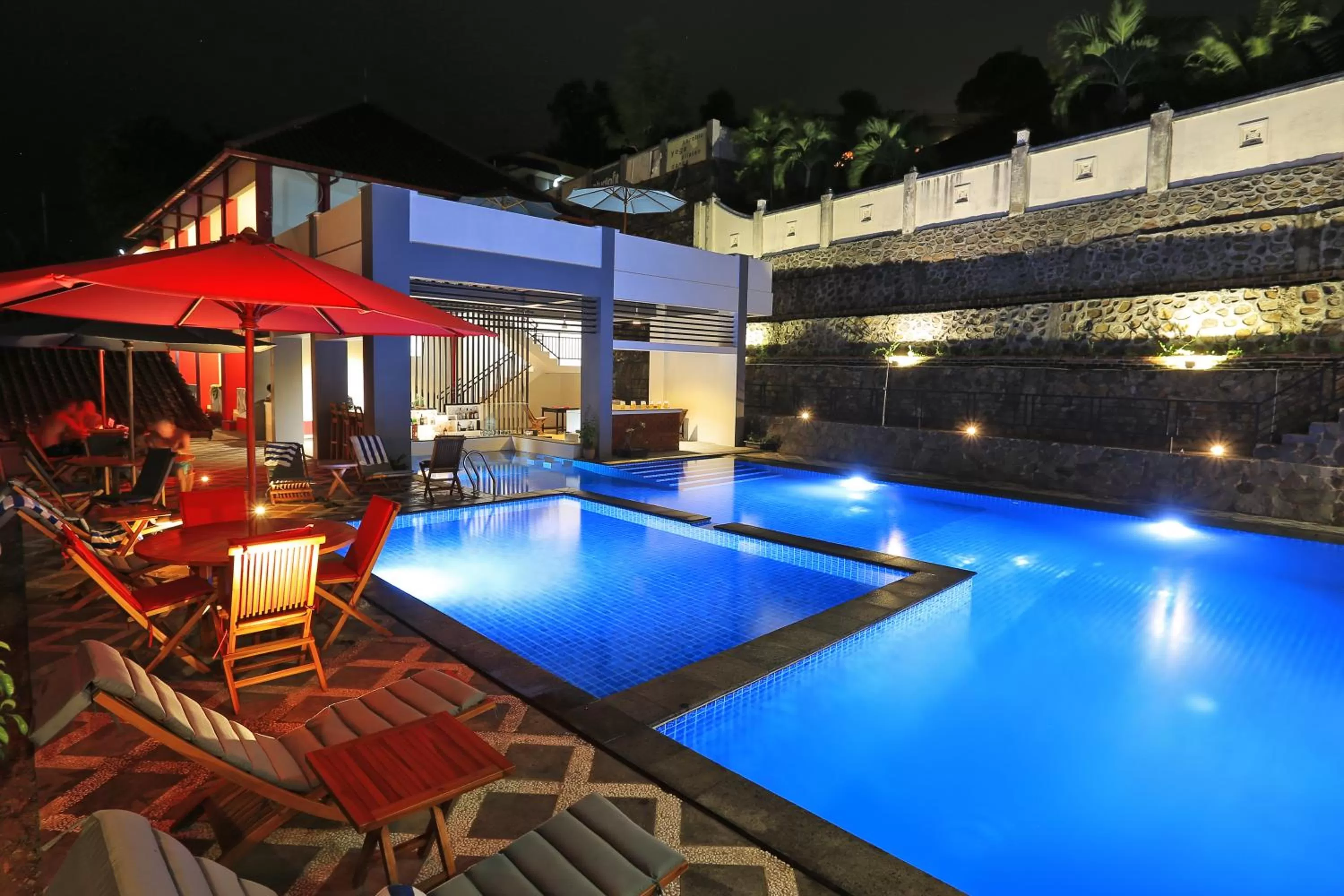 Swimming pool in Jazz Senggigi Hotel