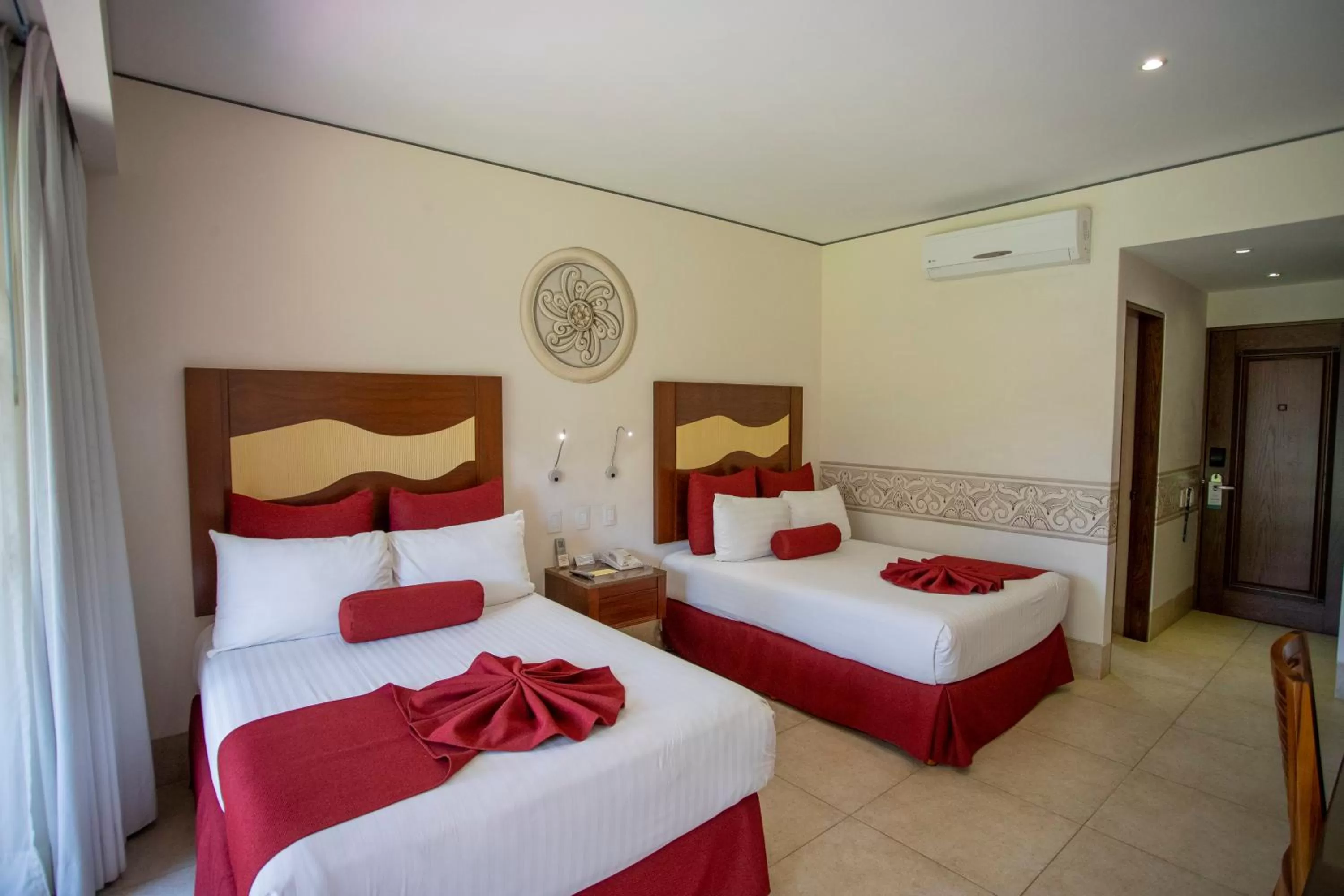 Suite with Two Double Beds in Hosteria Las Quintas Hotel Restaurante Bar