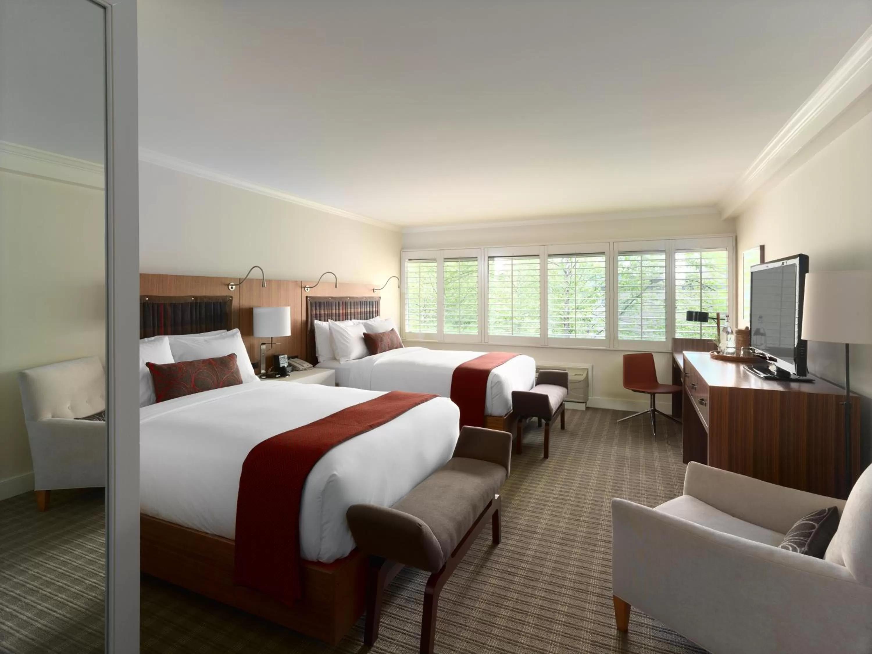 Photo of the whole room, Bed in Topnotch Resort