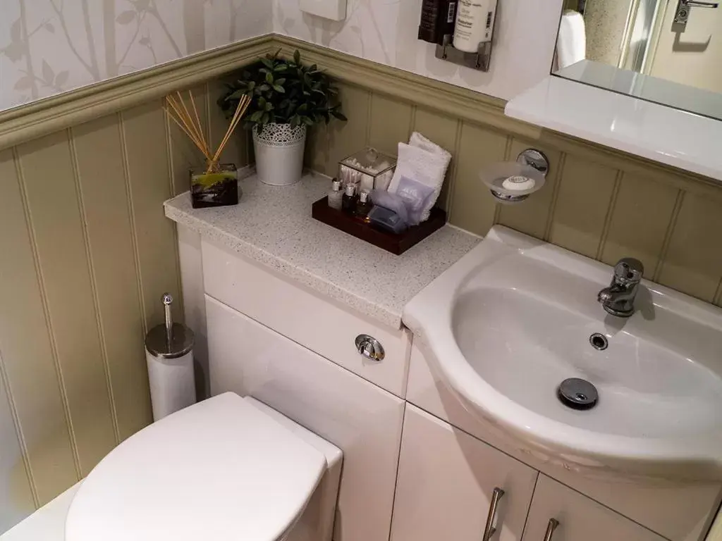 Twin Room with Shower in The Golf Tavern Twin Room with Shower in The Golf Tavern