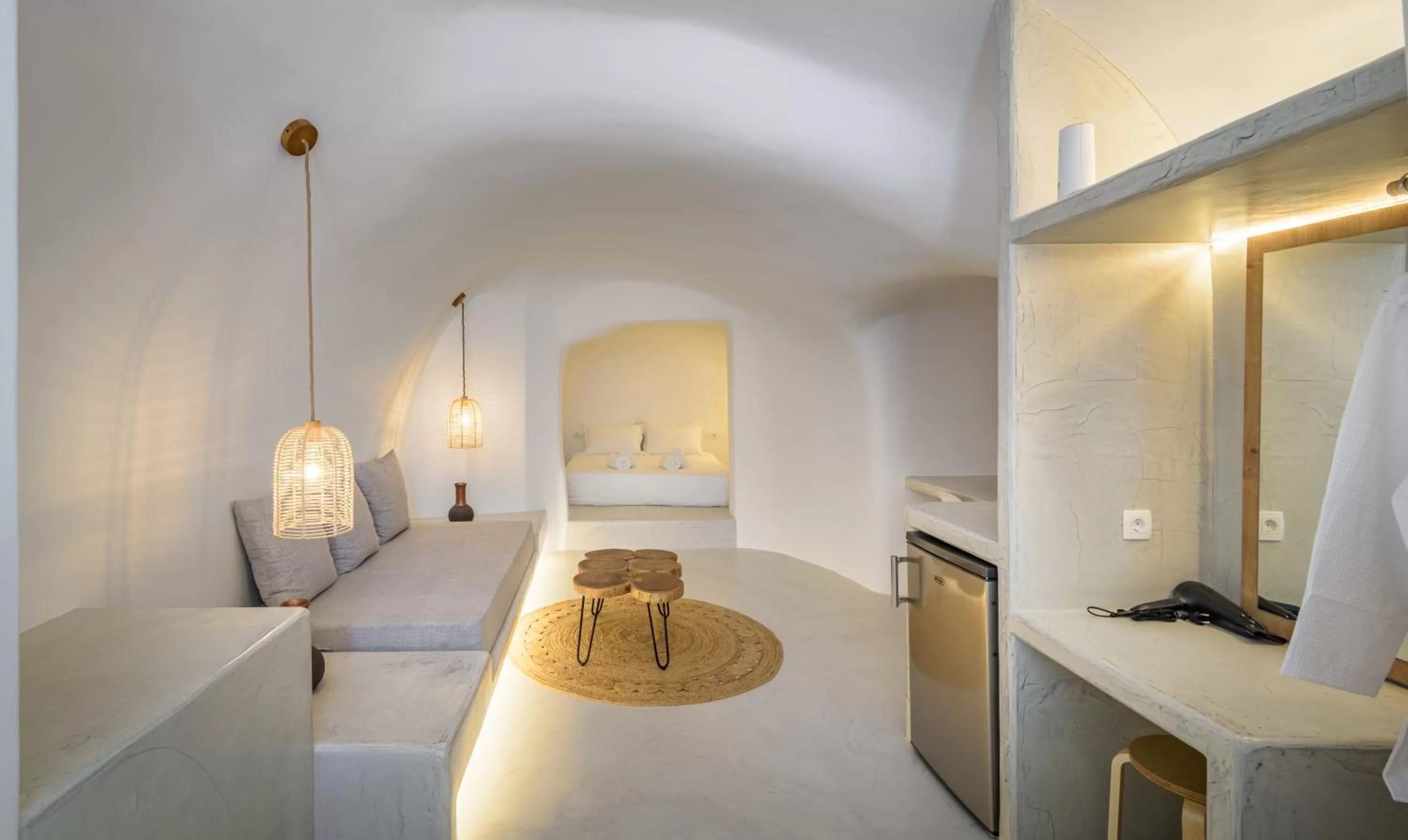 Photo of the whole room, Bed in Anila Suites