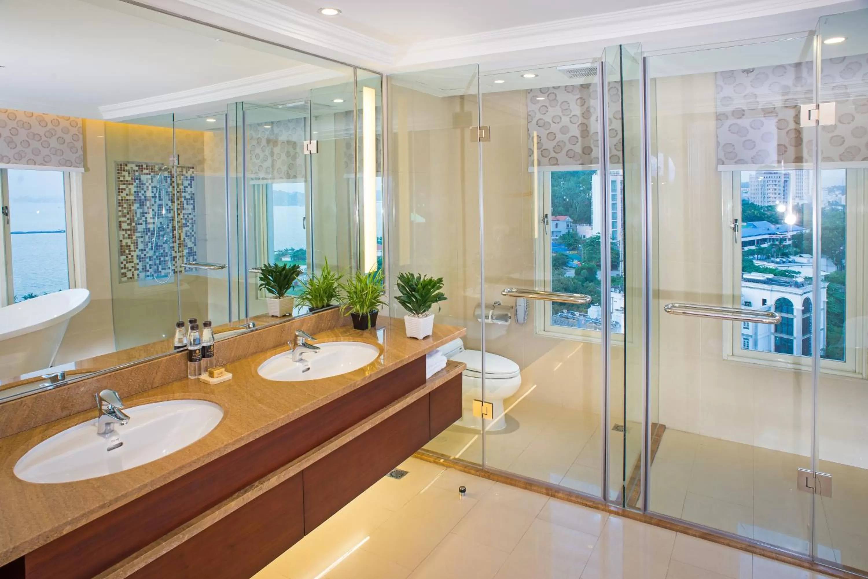 Shower in Royal Halong Hotel