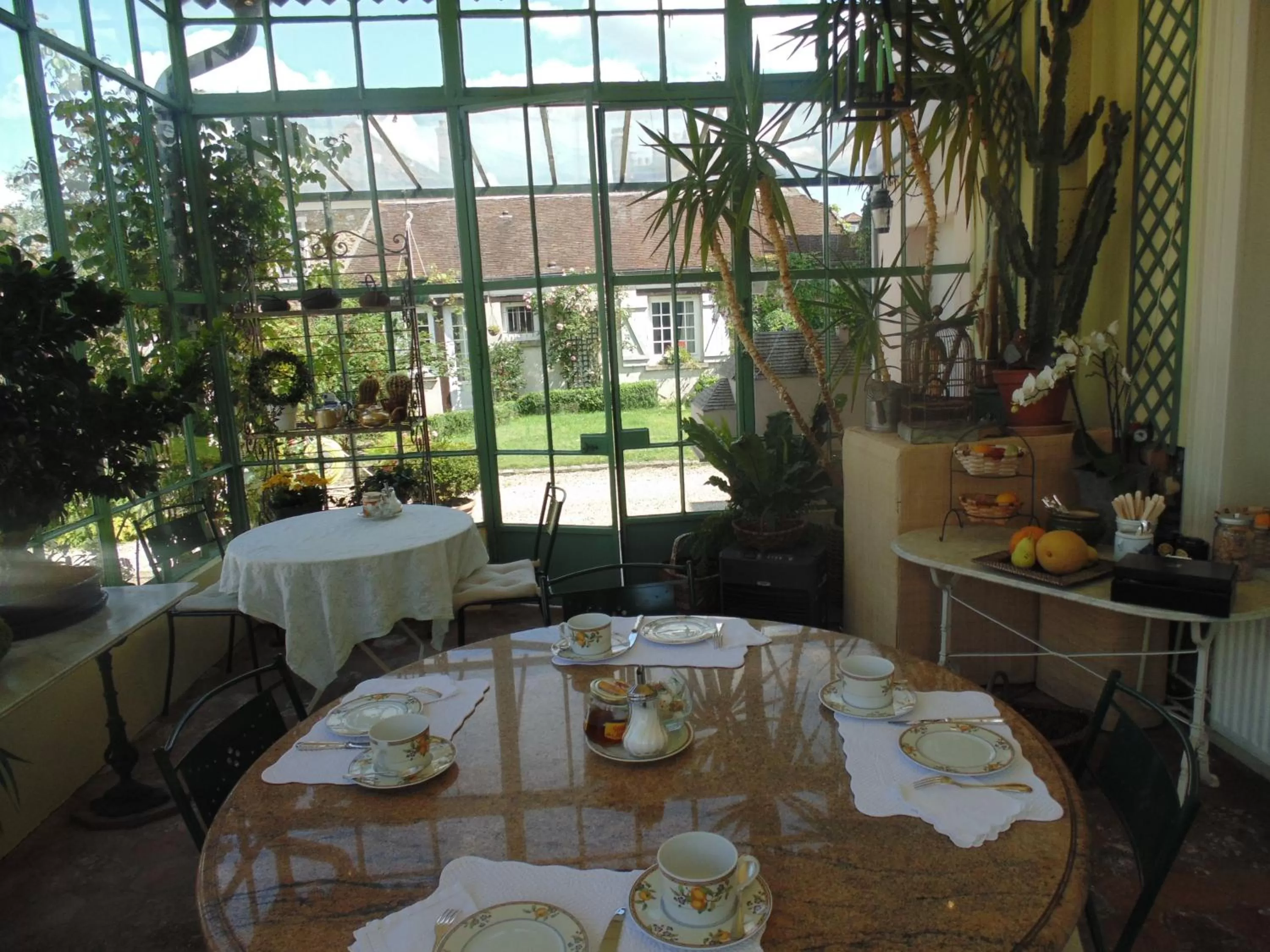 Restaurant/places to eat in Clos Saint Nicolas