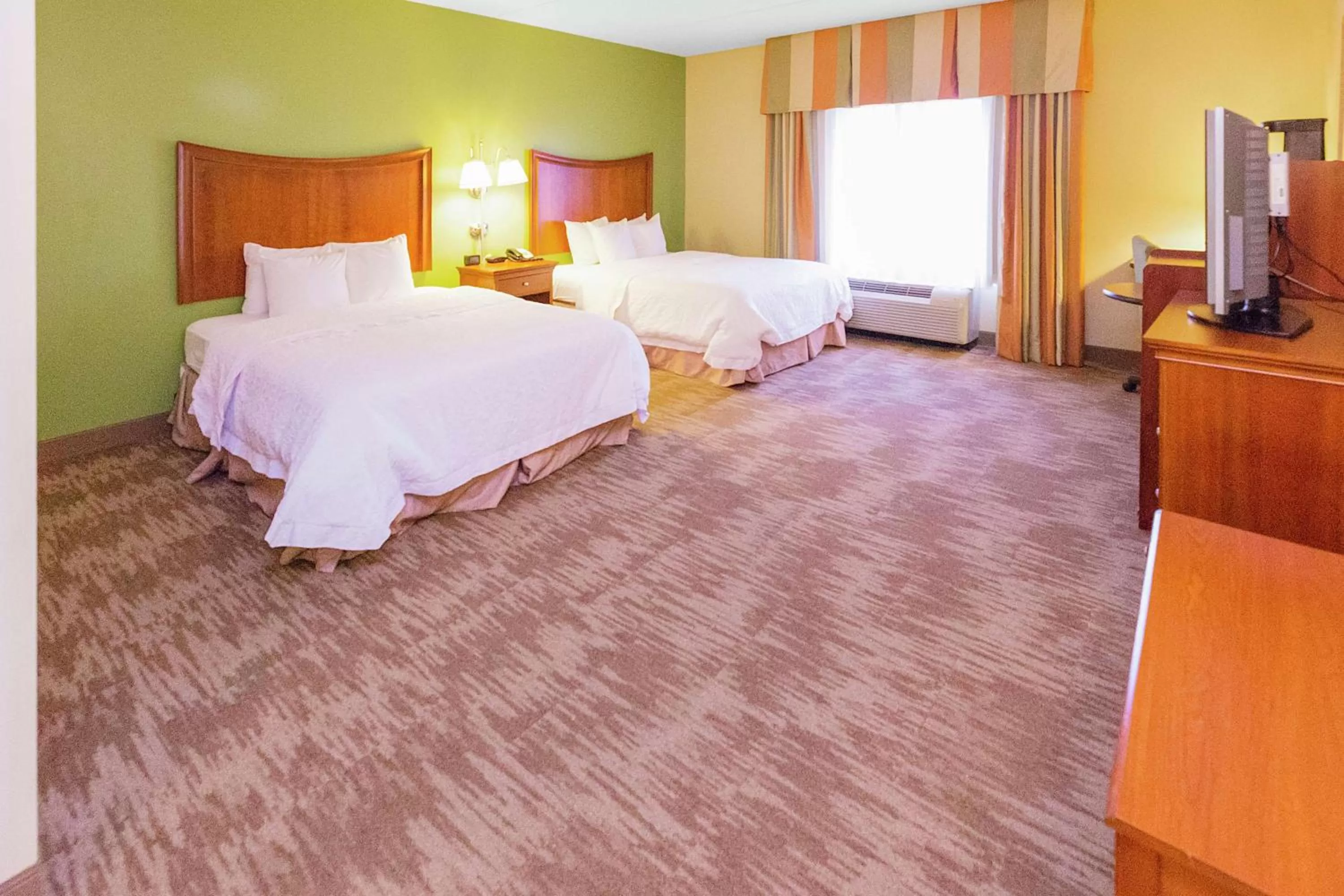 Bed in Hampton Inn & Suites Blairsville