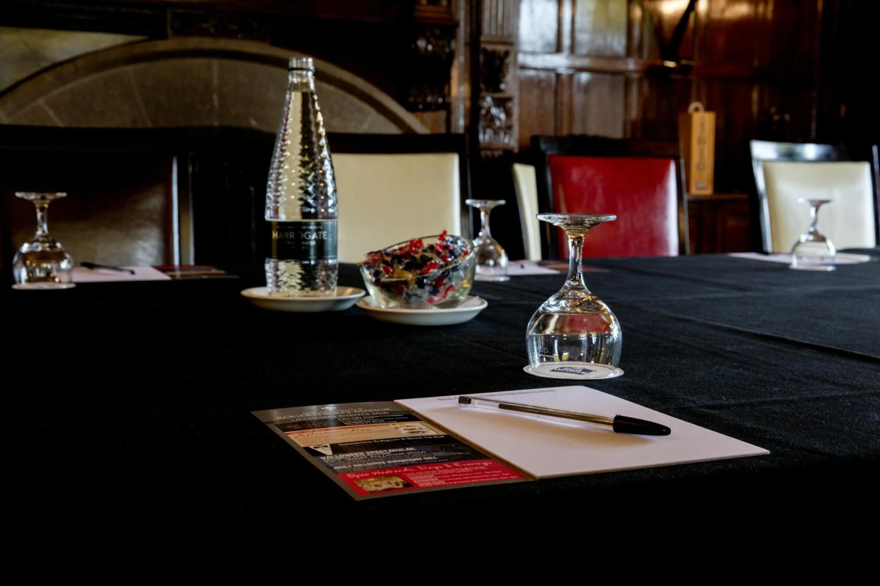 Restaurant/places to eat in Rogerthorpe Manor Hotel