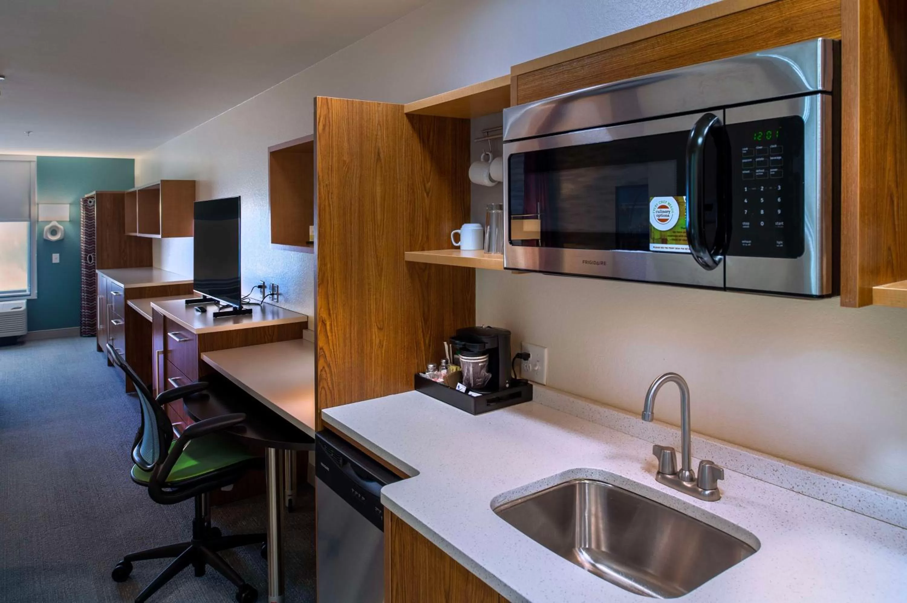 TV and multimedia in Home2 Suites St. Louis / Forest Park