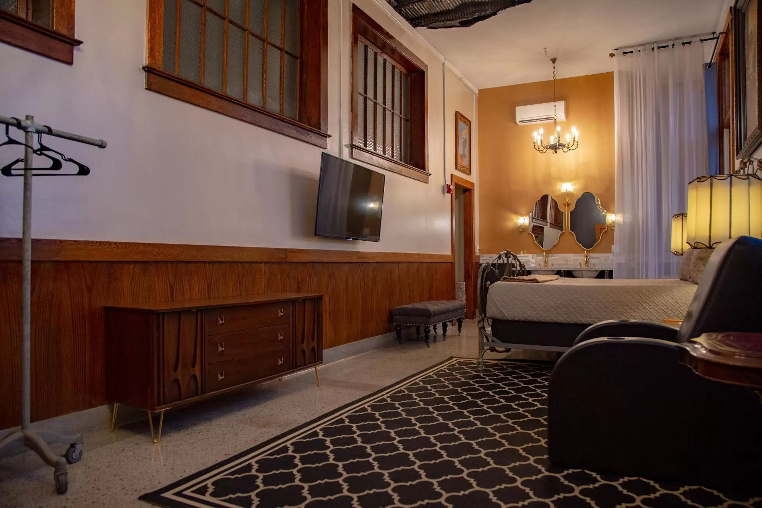 Executive Suite in School 31 Lofts Executive Suite in School 31 Lofts