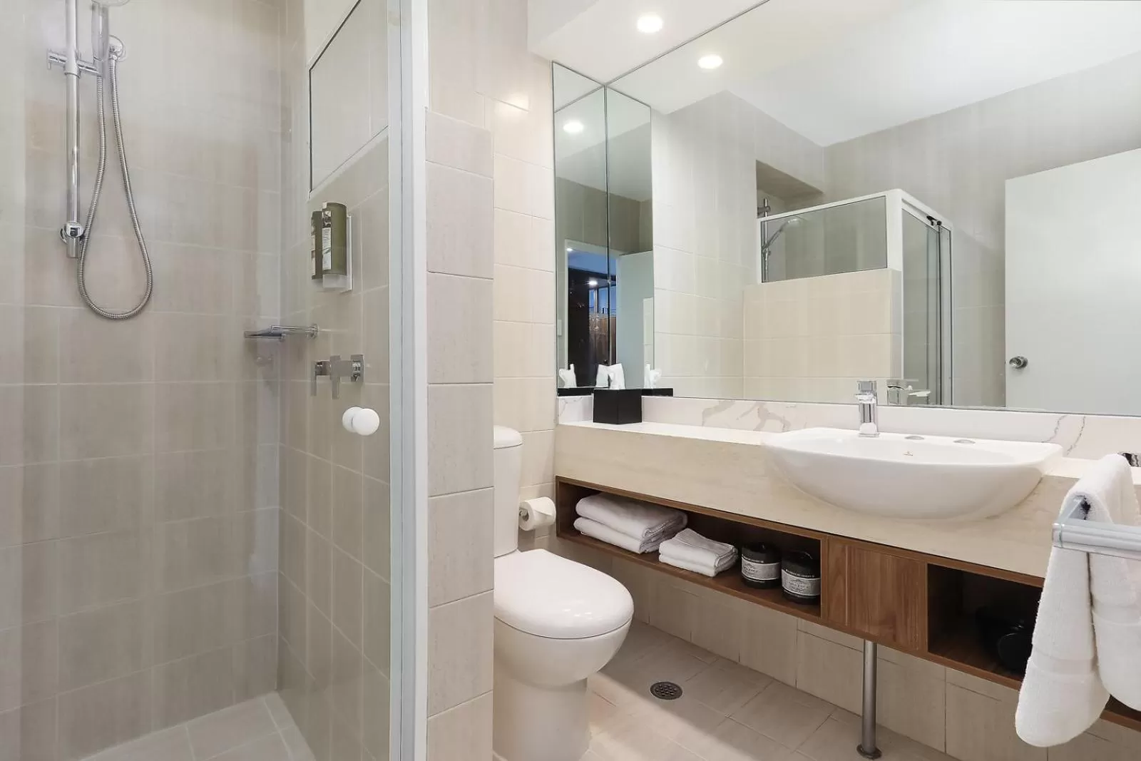 Killara Hotel & Suites