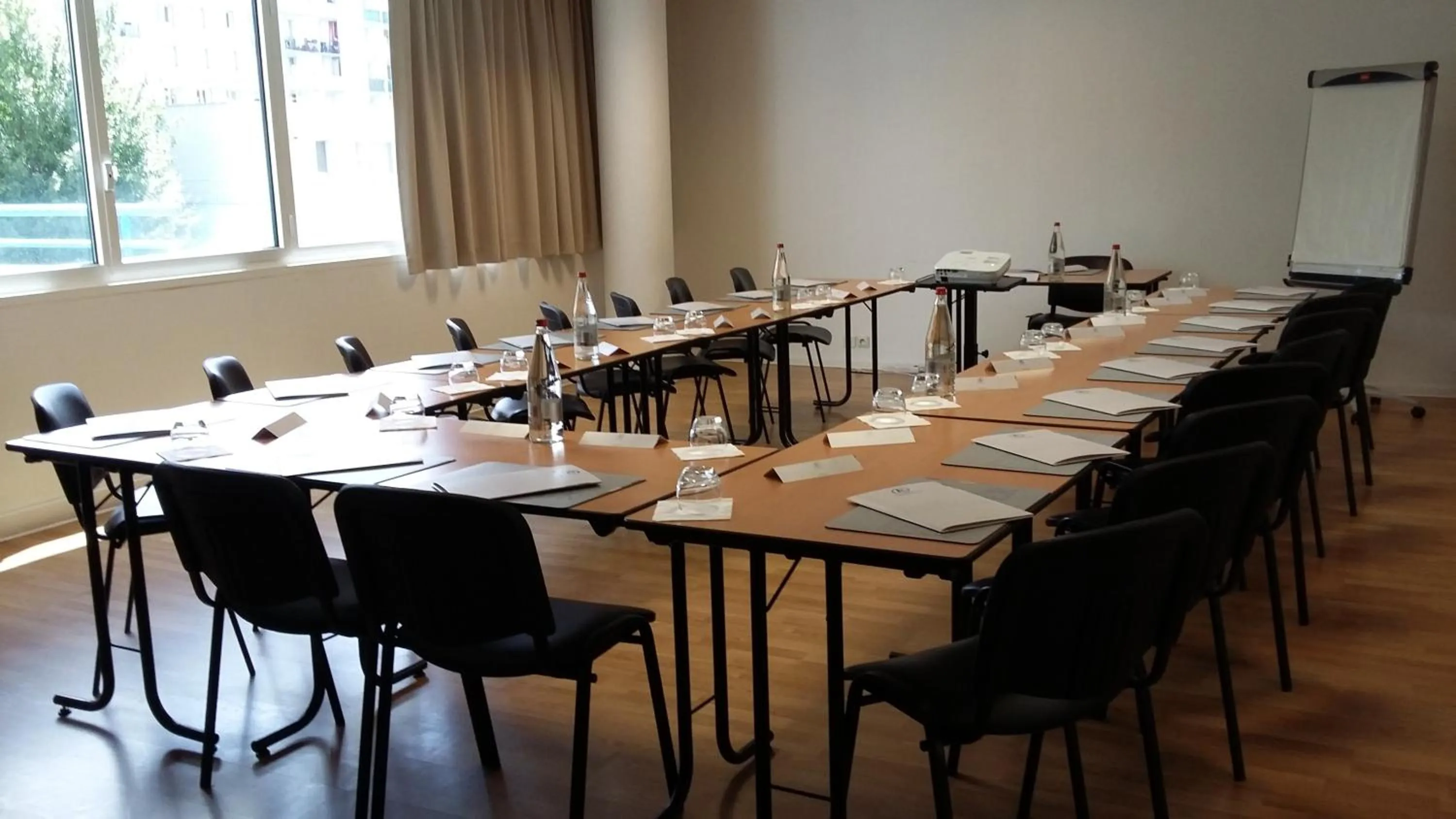 Meeting/conference room in ibis Styles Massy Opéra