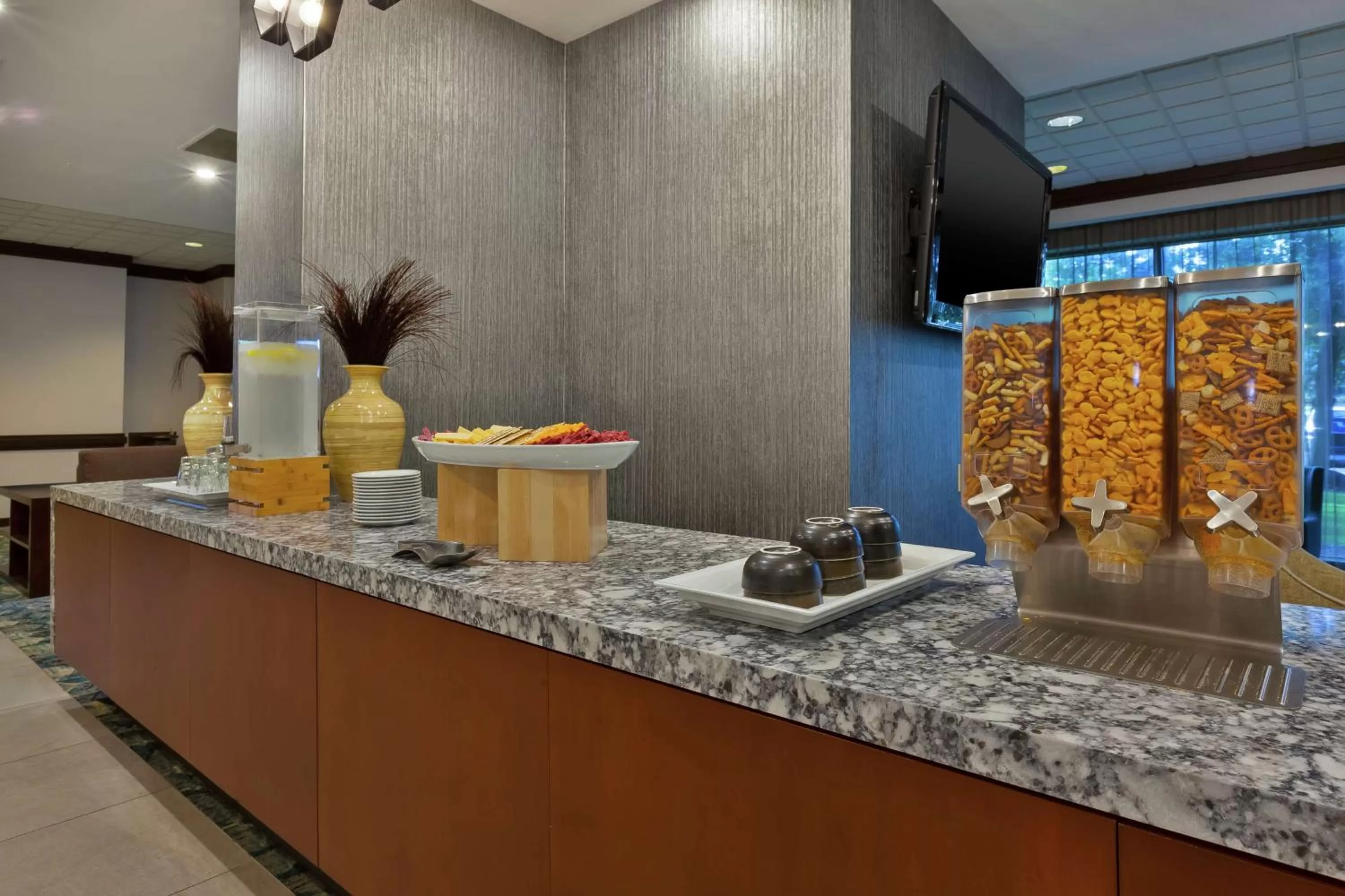 Dining area in Hotel Auburn Hills