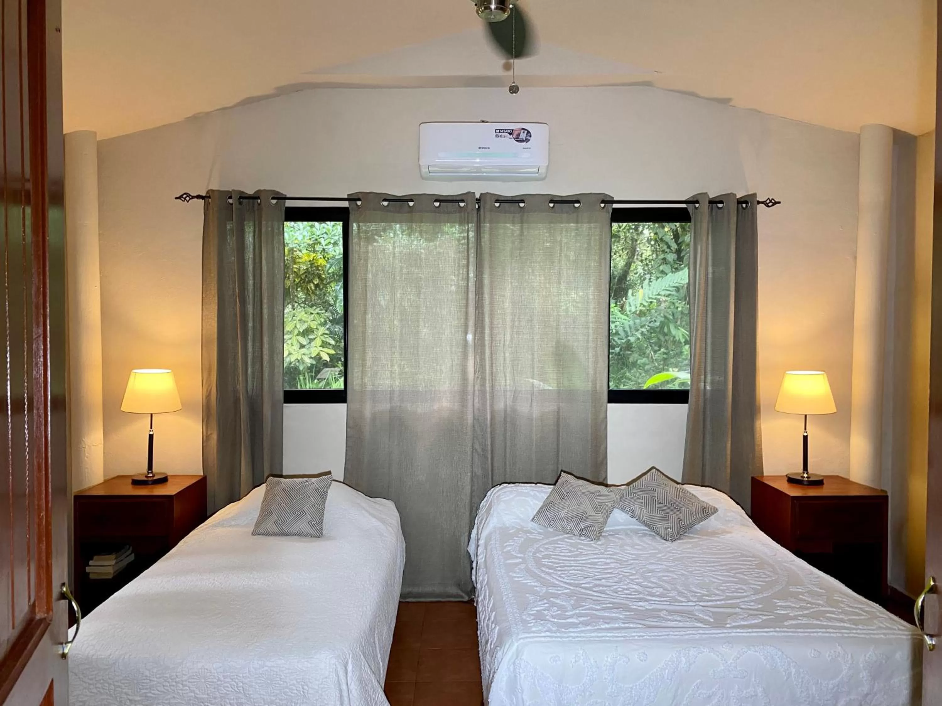 Photo of the whole room, Bed in Cabanas Rio Encantado