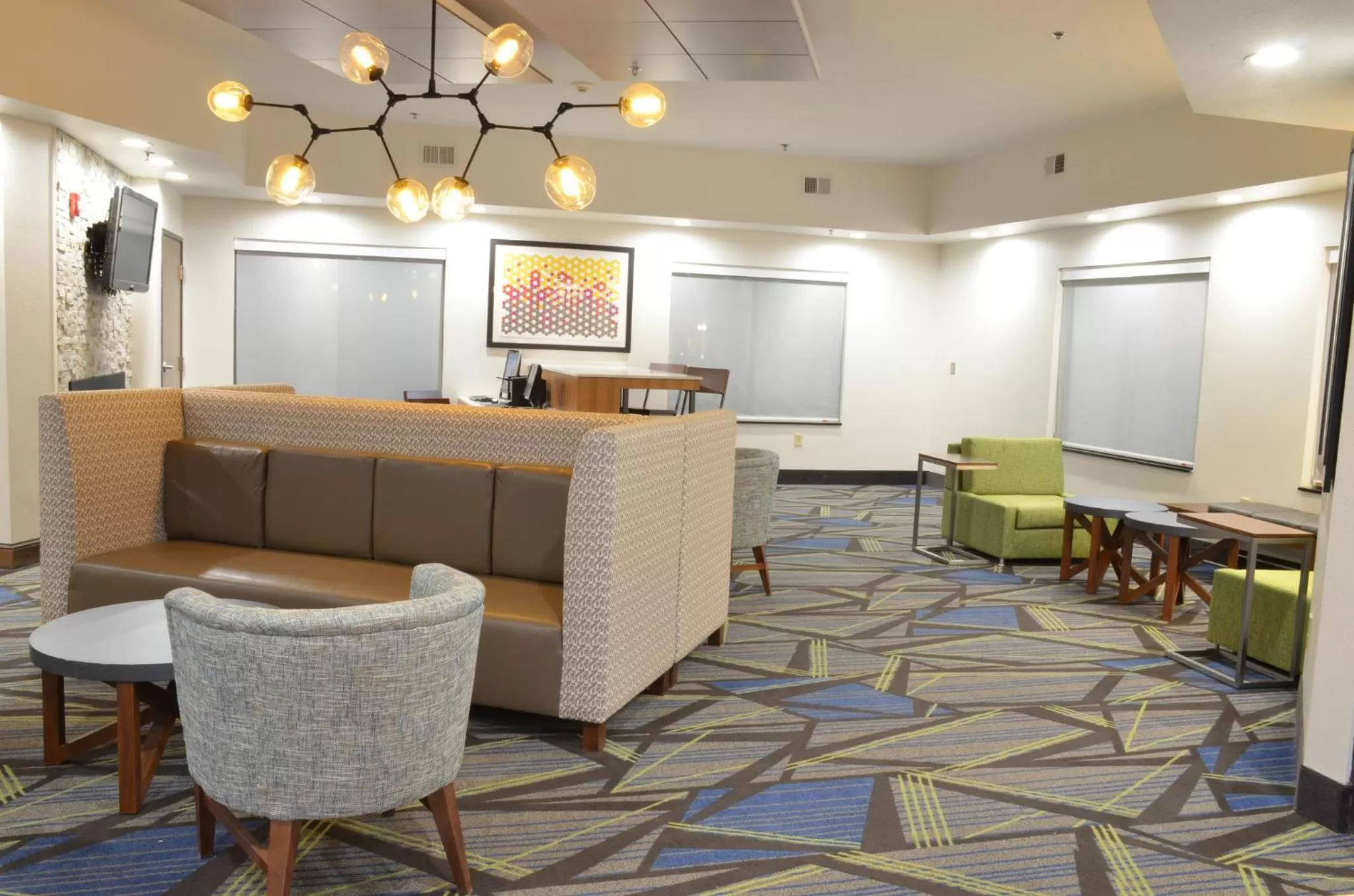 Lobby or reception in Holiday Inn Express- Waterloo/Cedar Falls by IHG