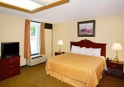 Bed in Days Inn by Wyndham Mocksville