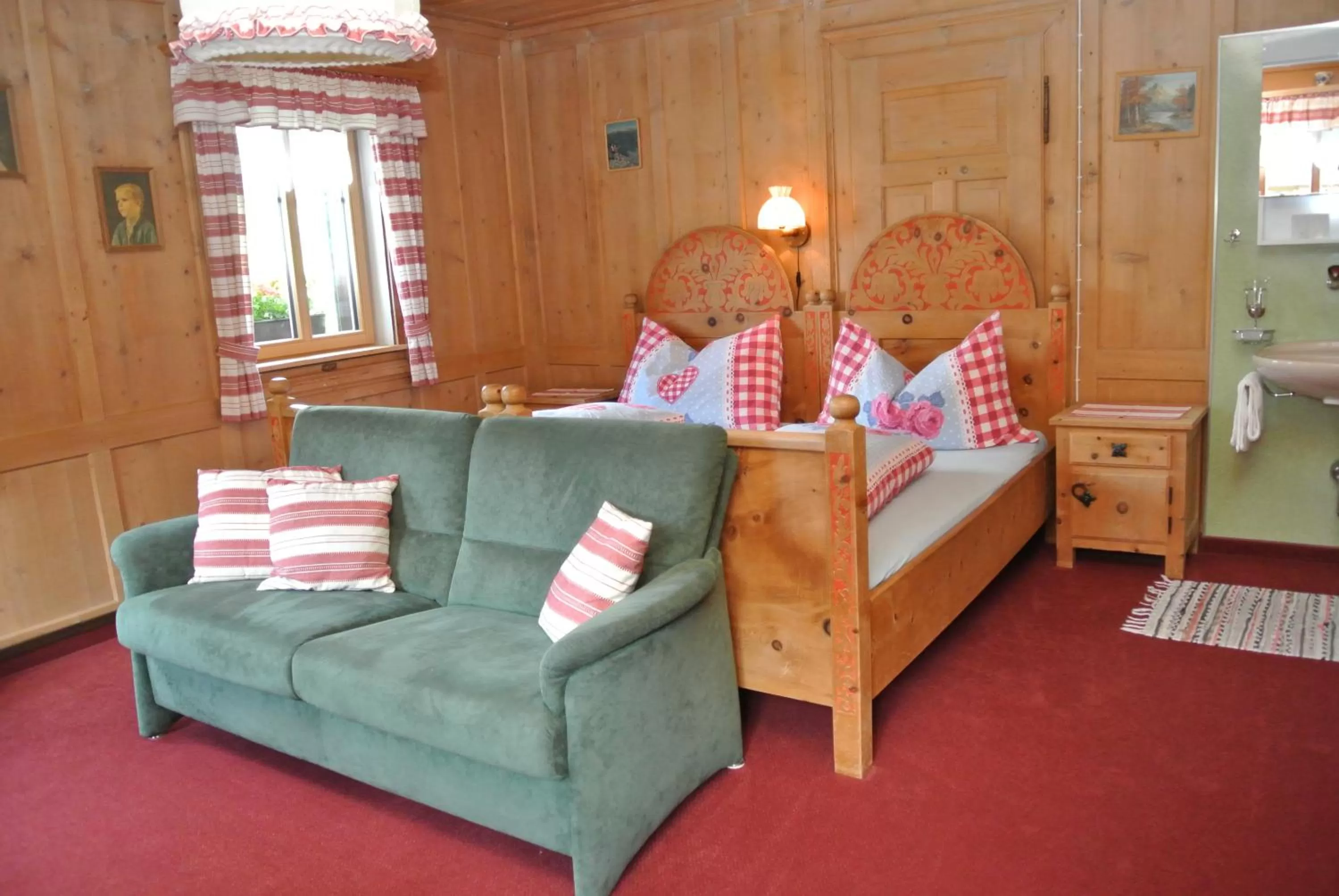 Bedroom, Bed in Zur Stilli Davos Dorf