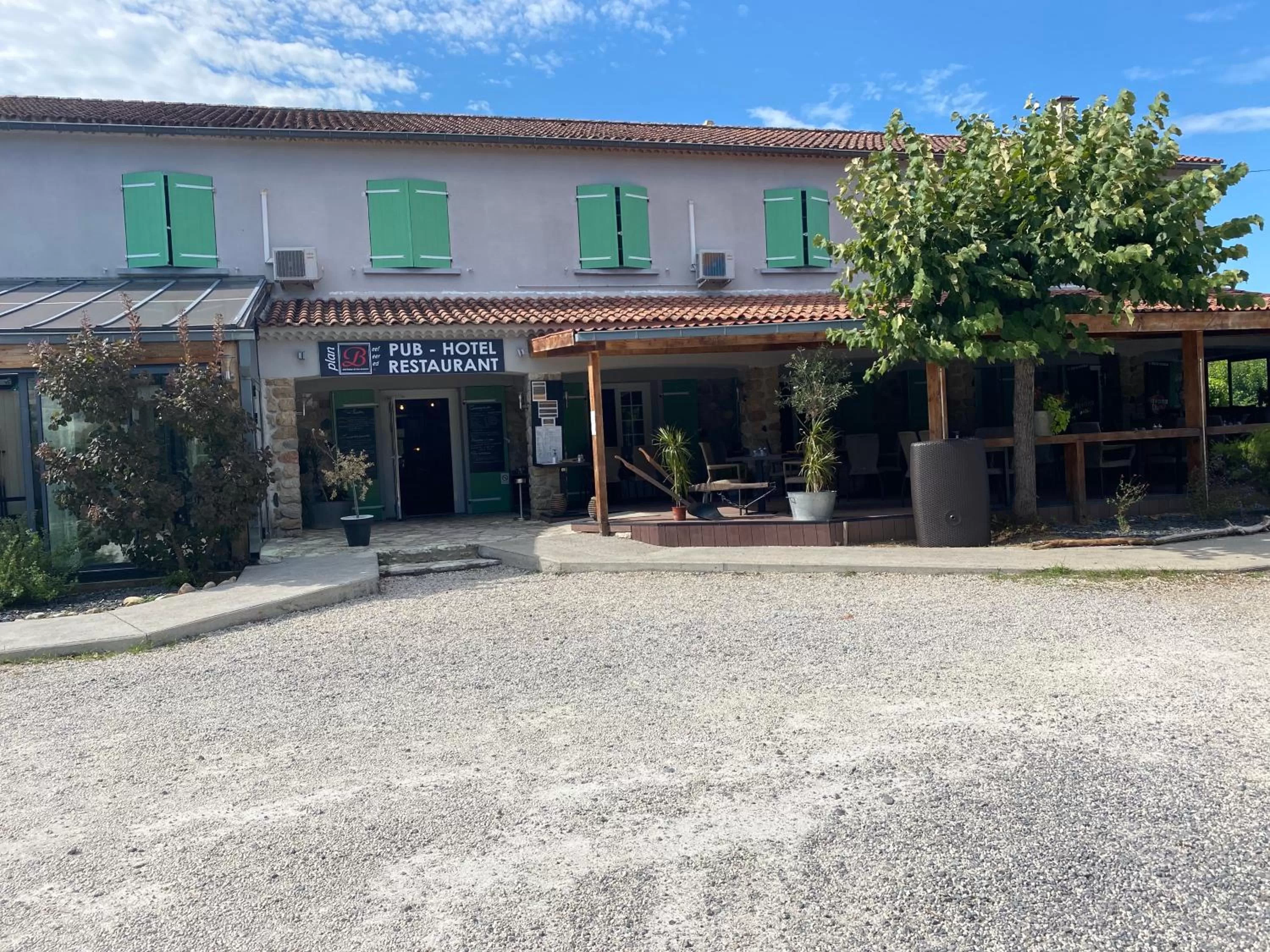Facade/entrance in Le Plan B - Hôtel 3 étoiles - Restaurant