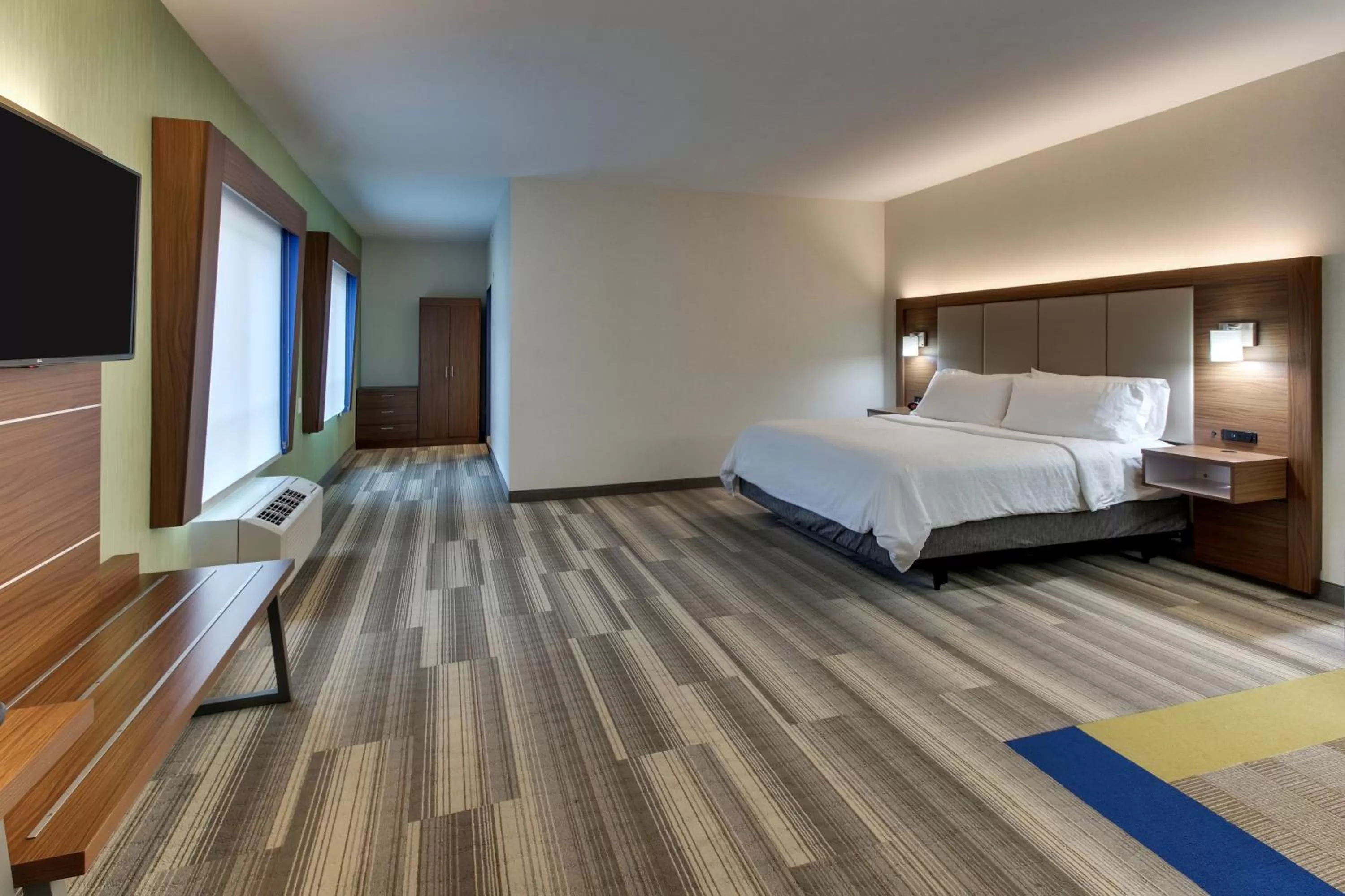 Photo of the whole room, Bed in Holiday Inn Express & Suites Ithaca by IHG