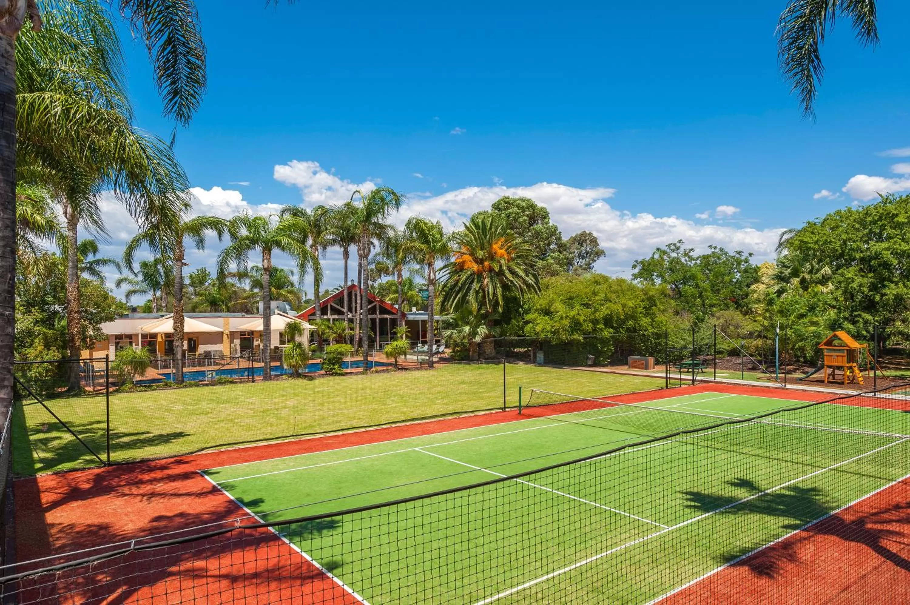 Tennis court in Mildura Inlander Resort