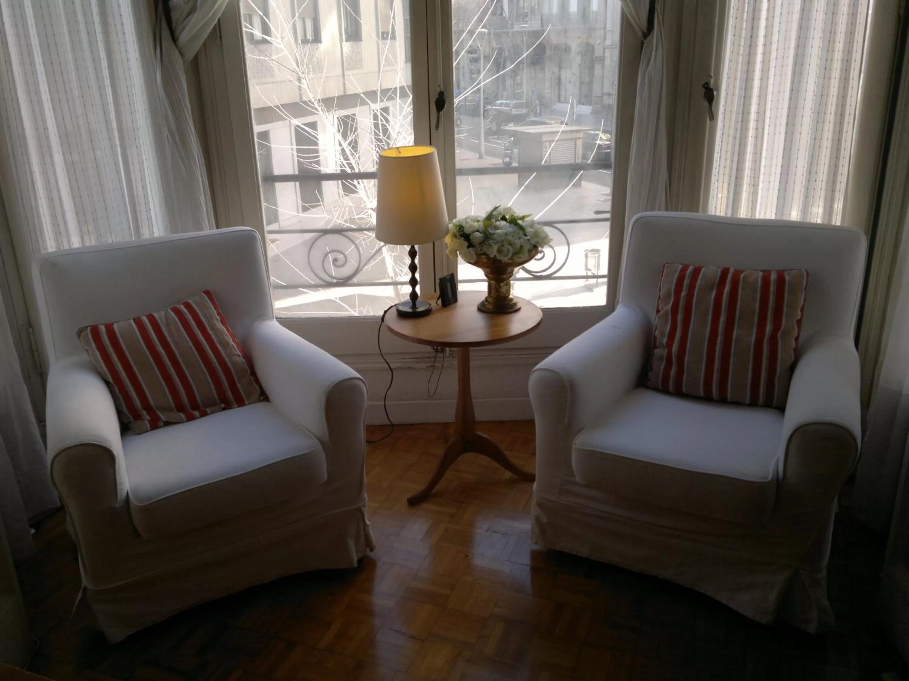 Communal lounge/ TV room, Seating Area in Ally's Bed&Breakfast,