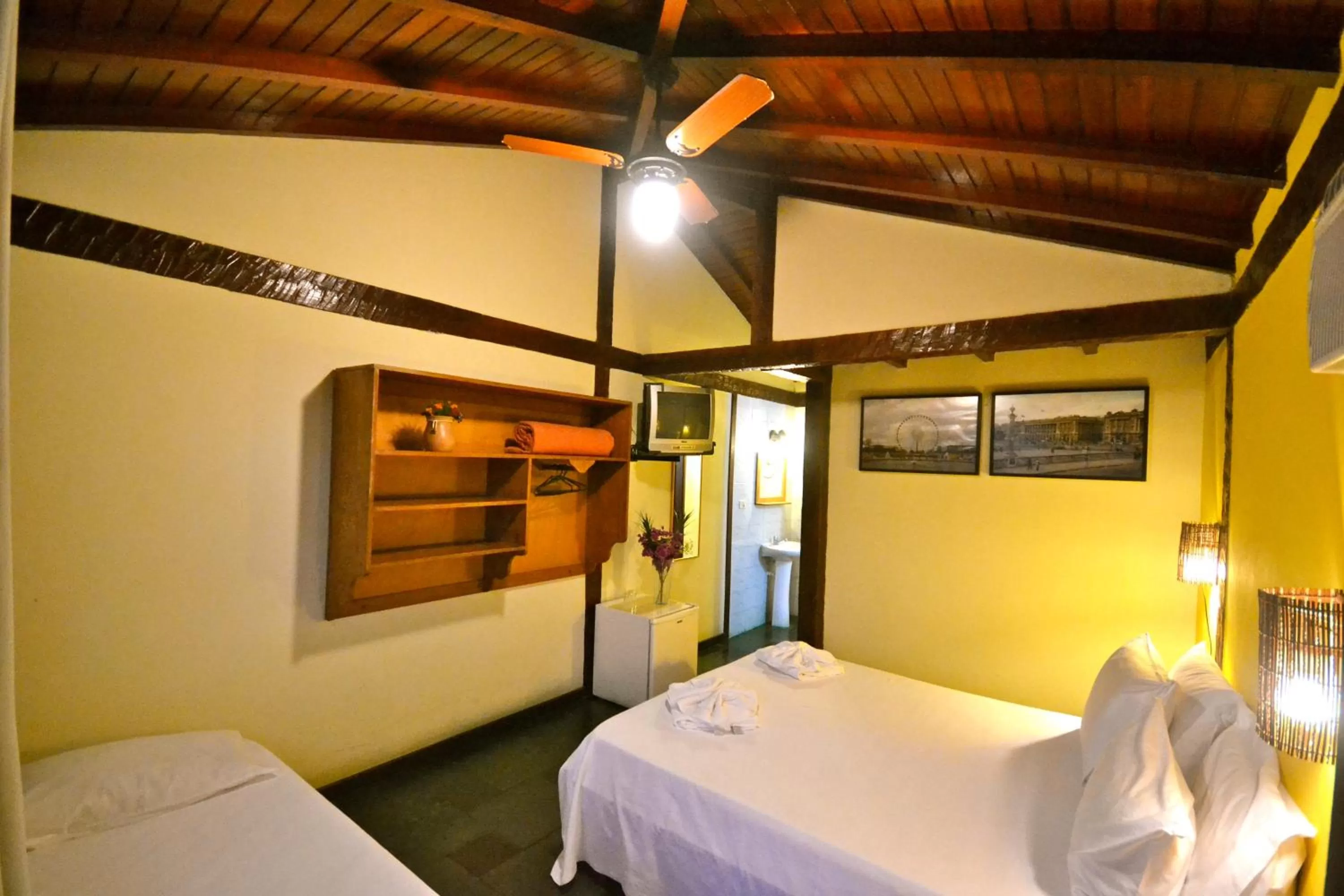 Day, Bed in Pousada Da Ferradura