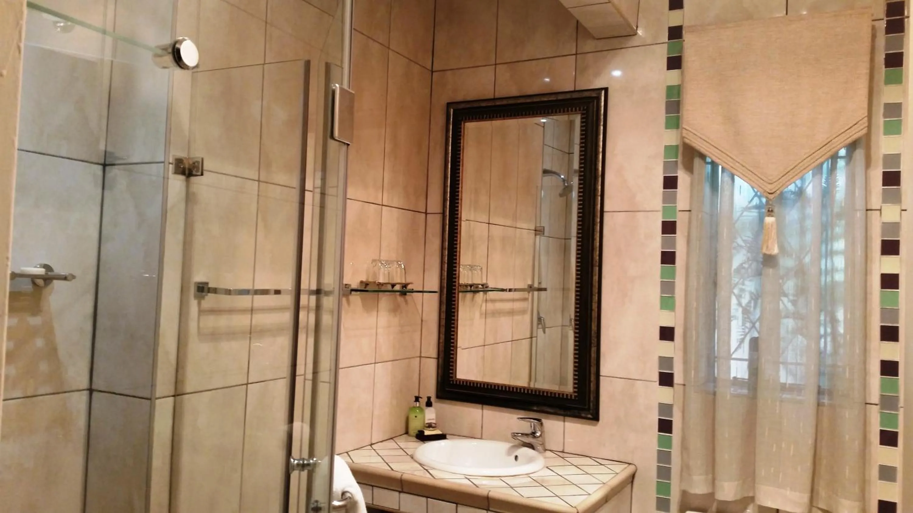 Bathroom in Royal Ridge Guesthouse