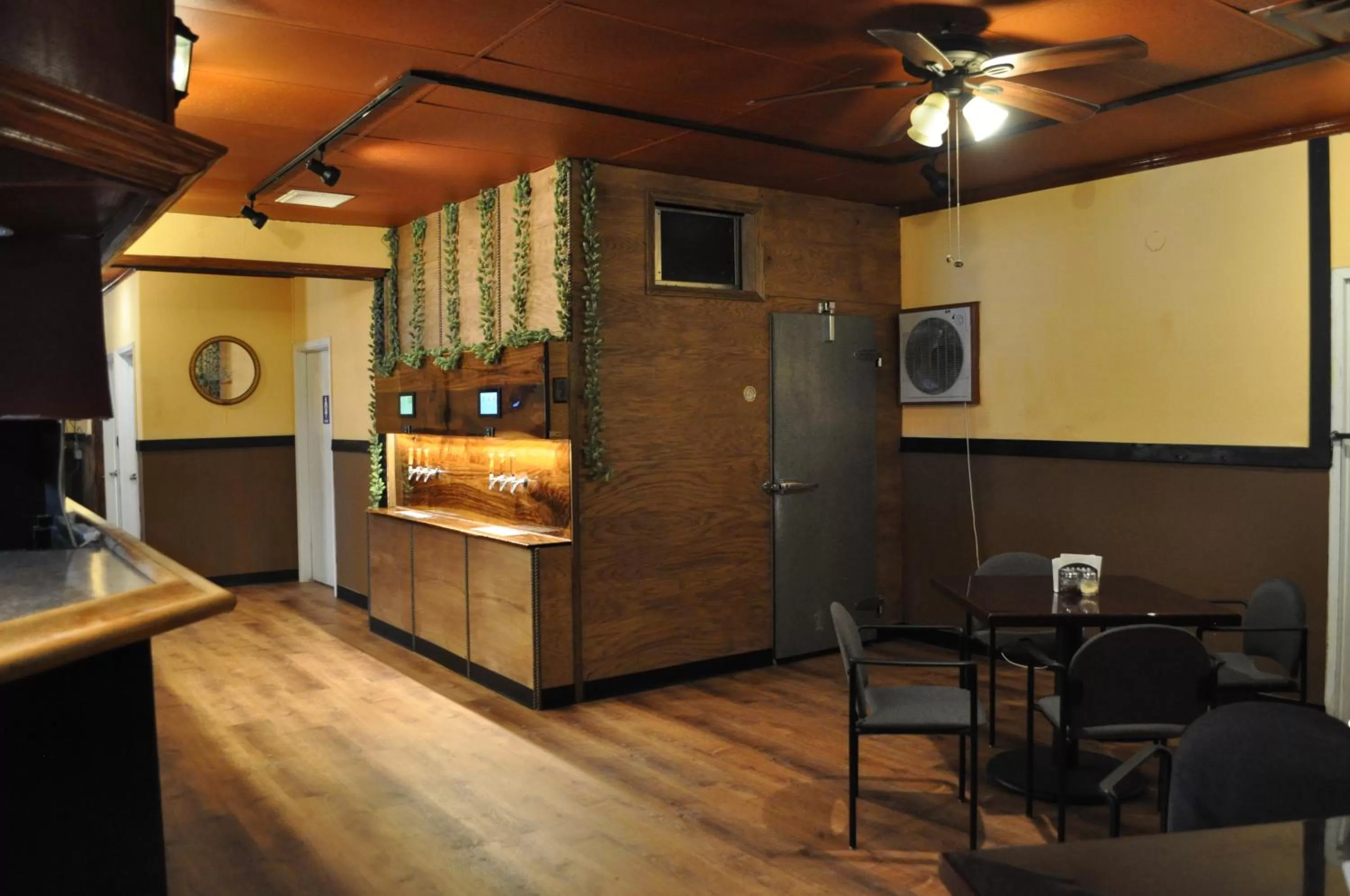 Restaurant/places to eat, Kitchen/Kitchenette in K7 Bed and Breakfast