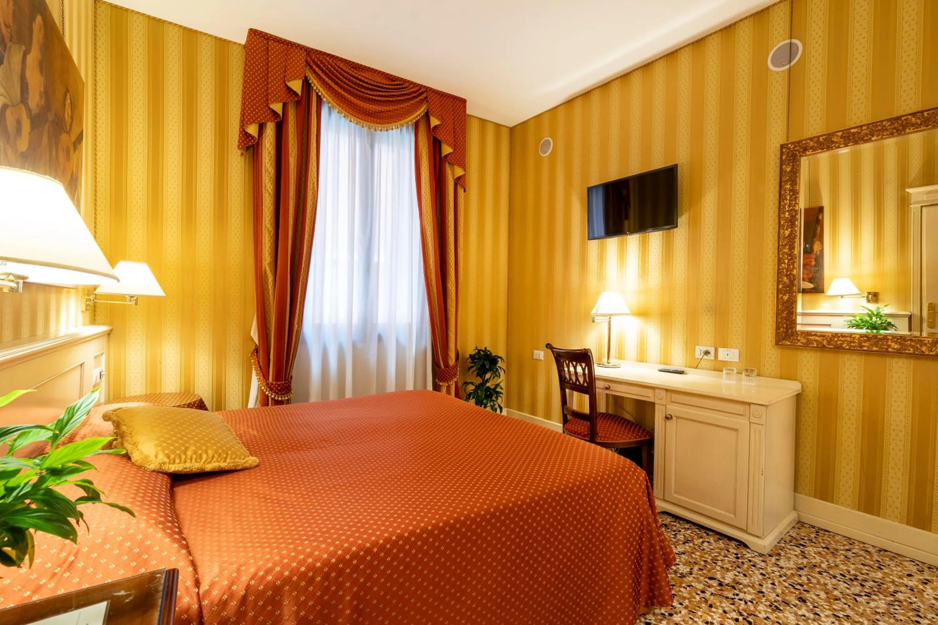 Bed in Hotel Bella Venezia