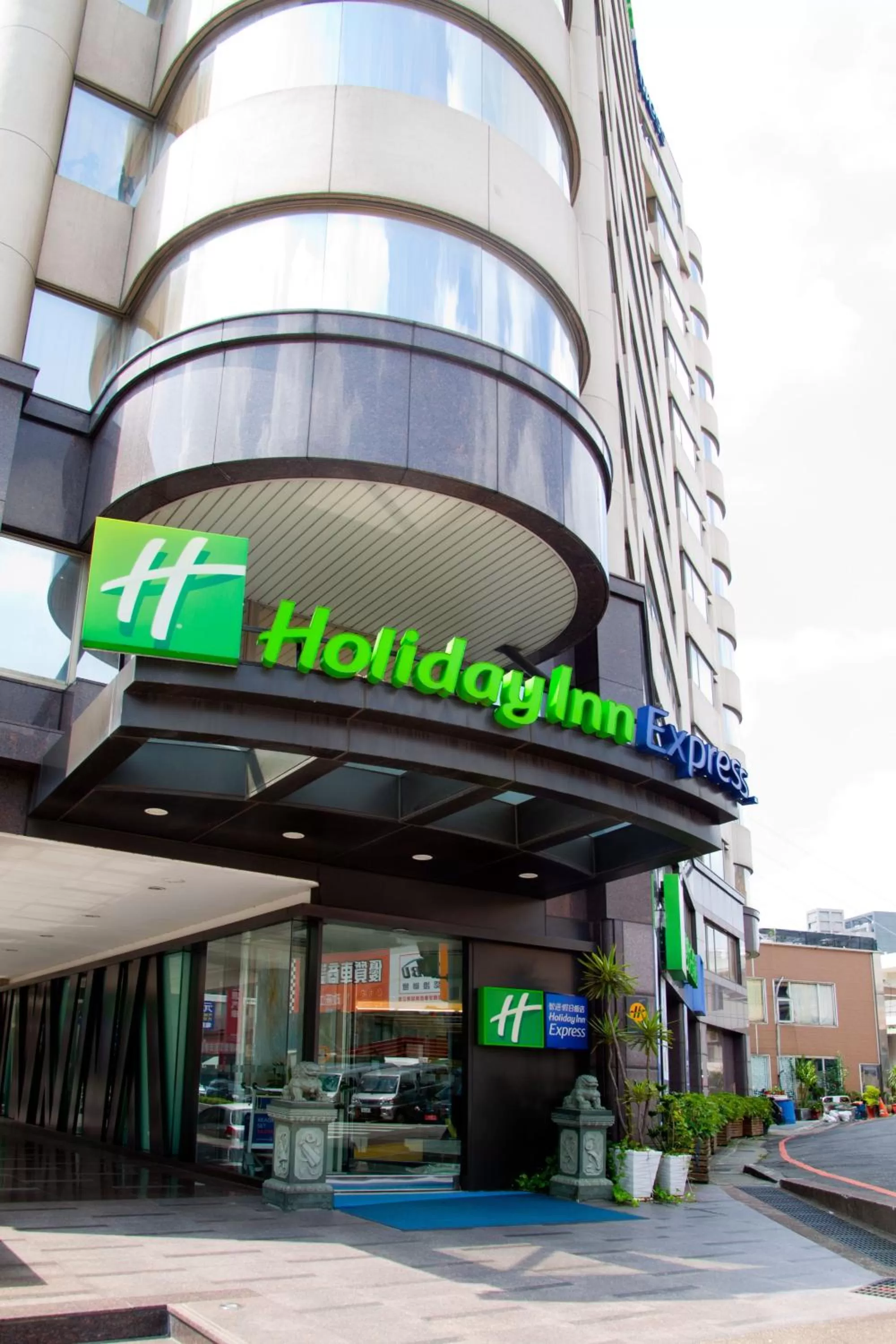 Property building in Holiday Inn Express Taoyuan by IHG
