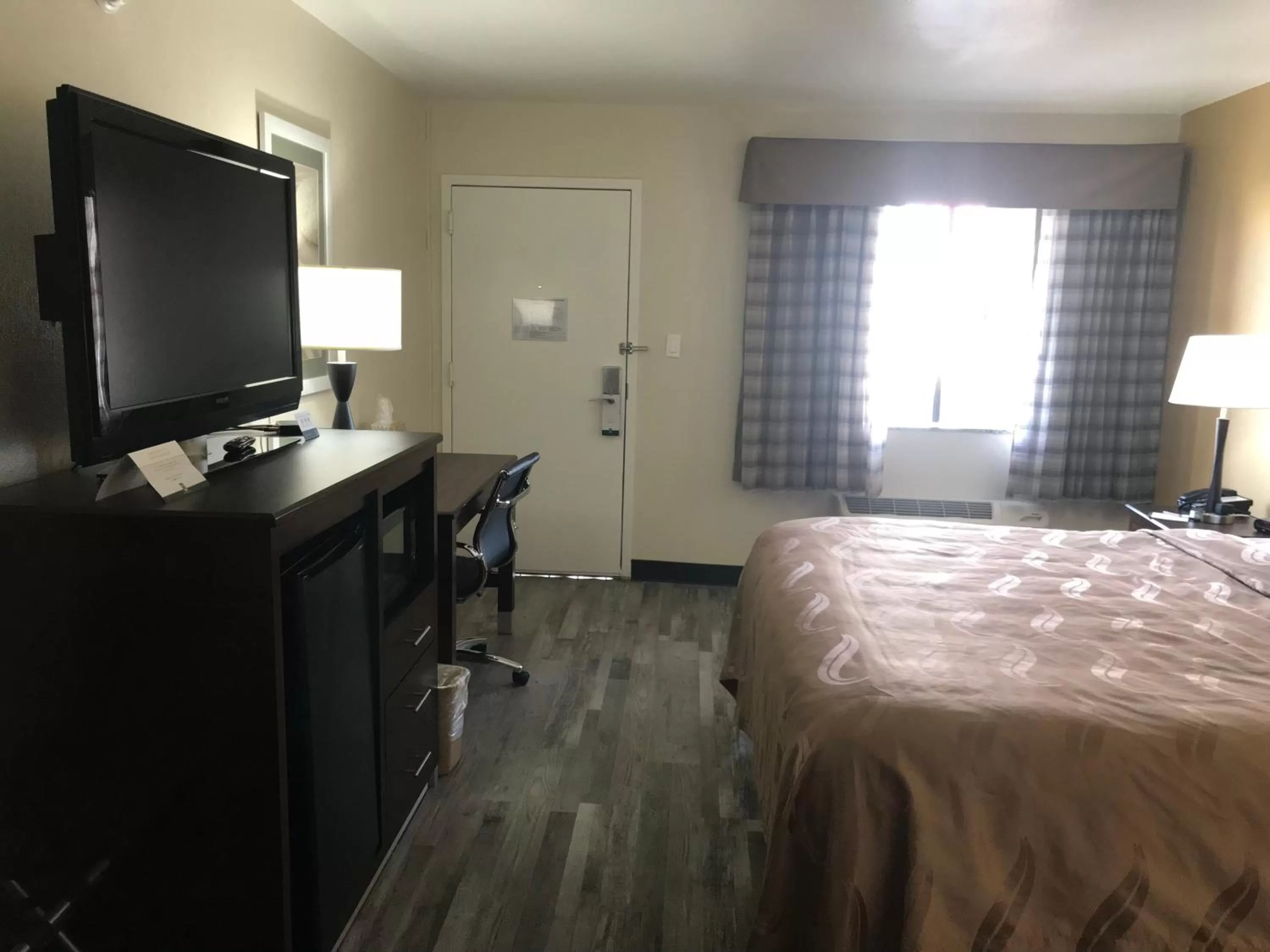 Bedroom, Bed in Quality Inn & Suites near Downtown Mesa