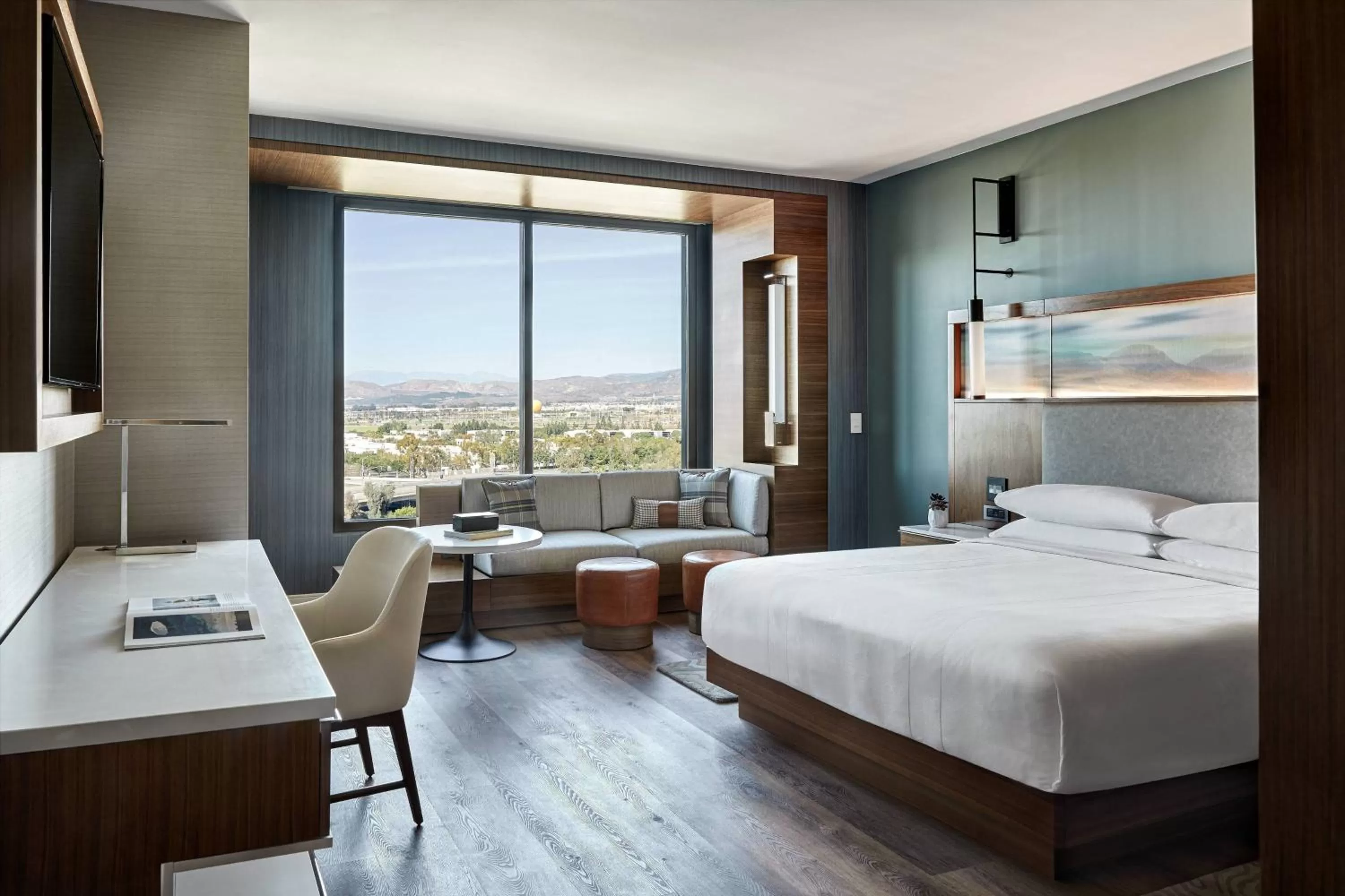 Photo of the whole room, Bed in Marriott Irvine Spectrum