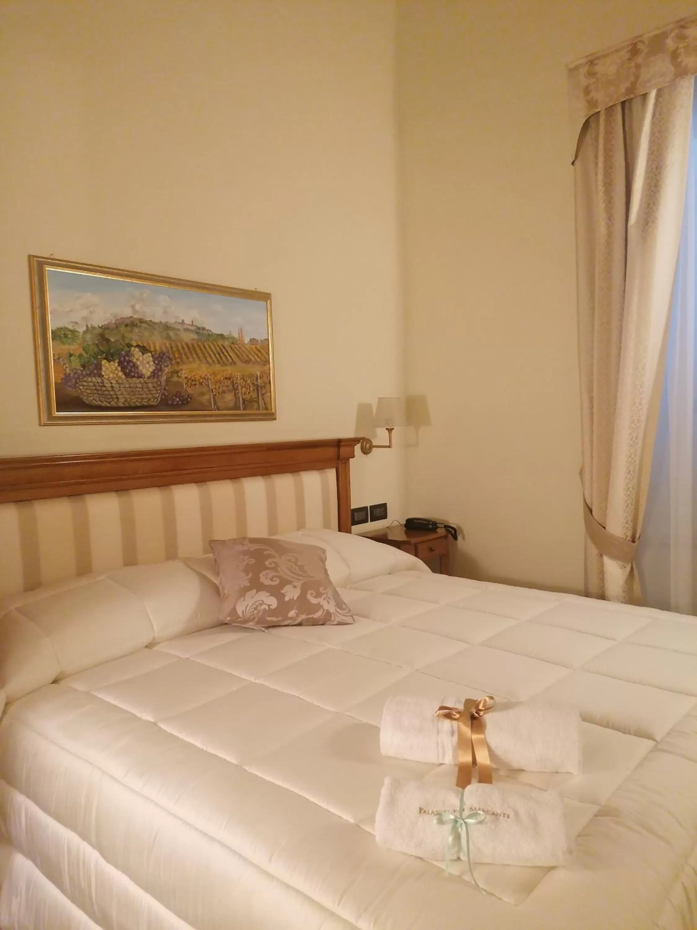 Bed in Palazzo del Mercante