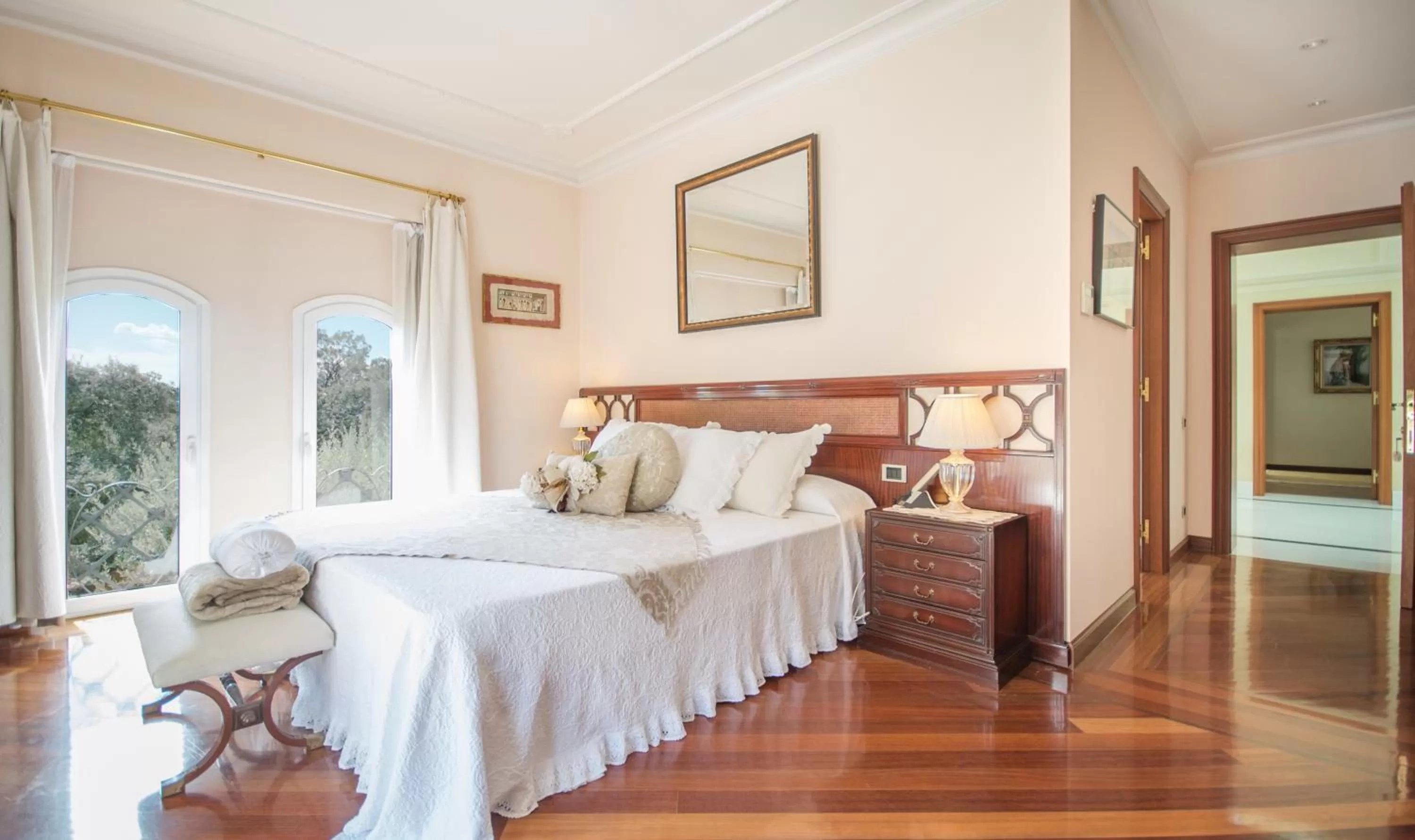 Deluxe Double Room in Hotel Boutique Edelweiss La Garriga