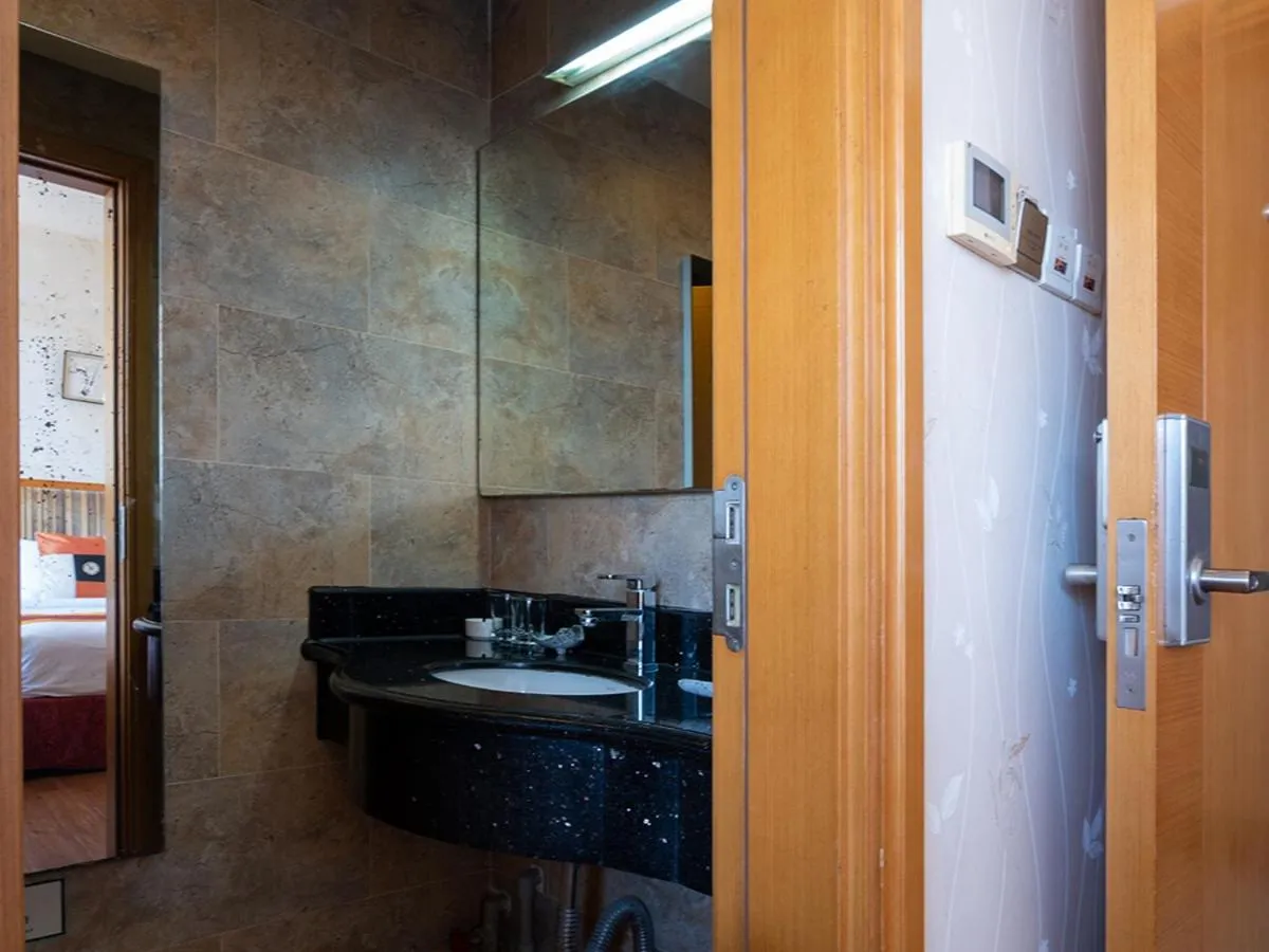 Bathroom in Guangzhou The Royal Garden Hotel