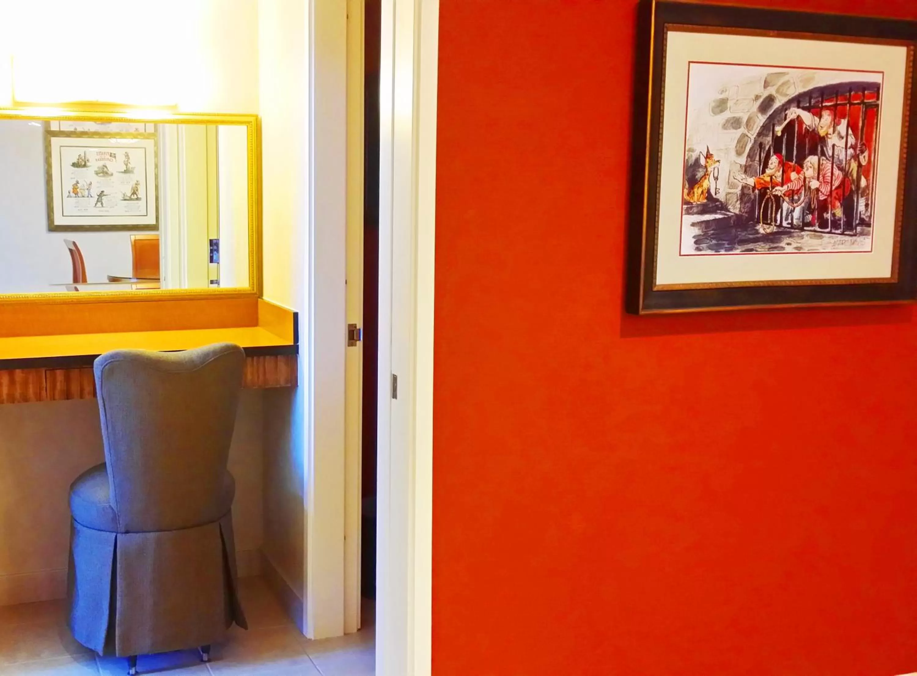 Decorative detail in Howard Johnson by Wyndham Anaheim Hotel & Water Playground