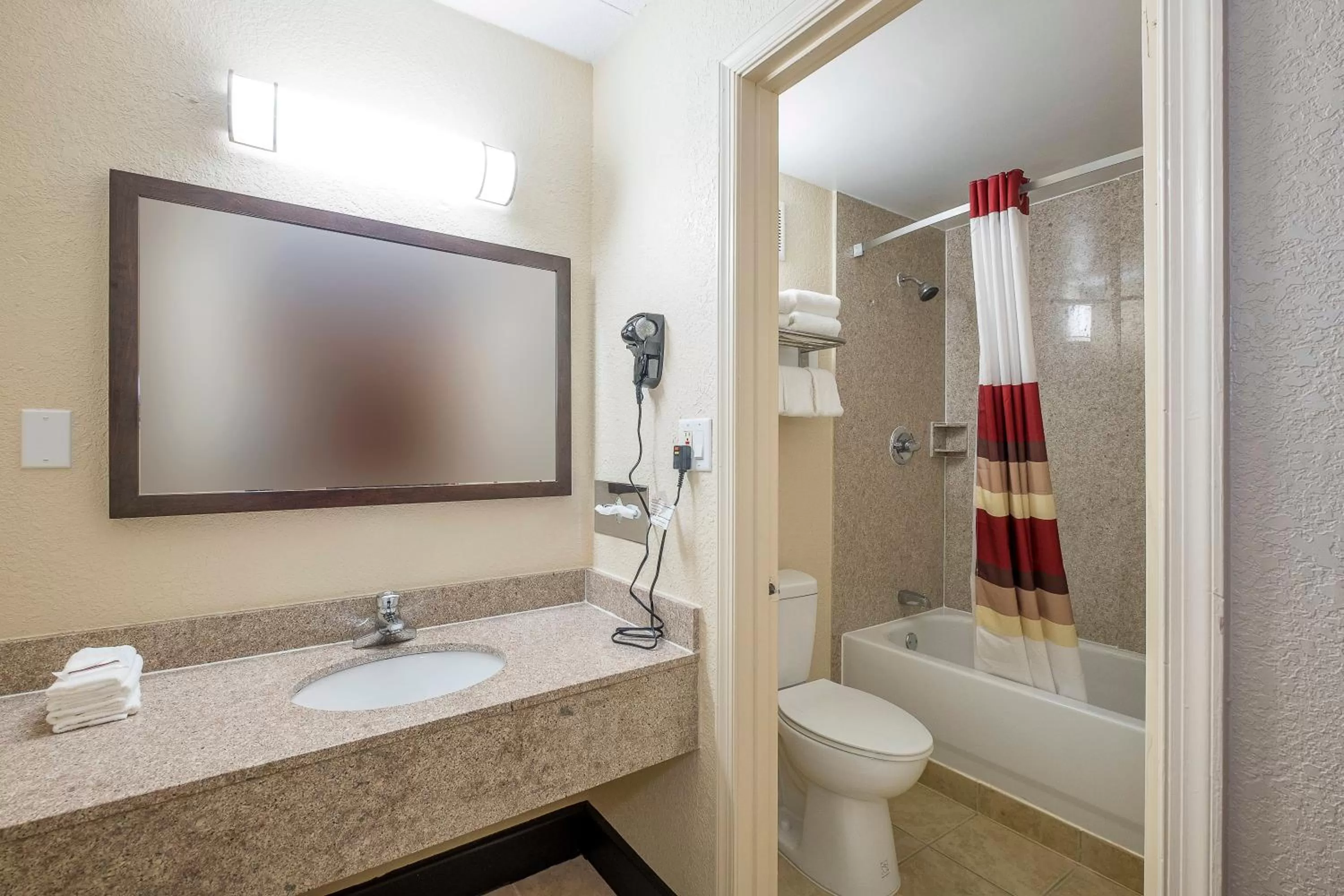 Bathroom in Red Roof Inn Fredericksburg North