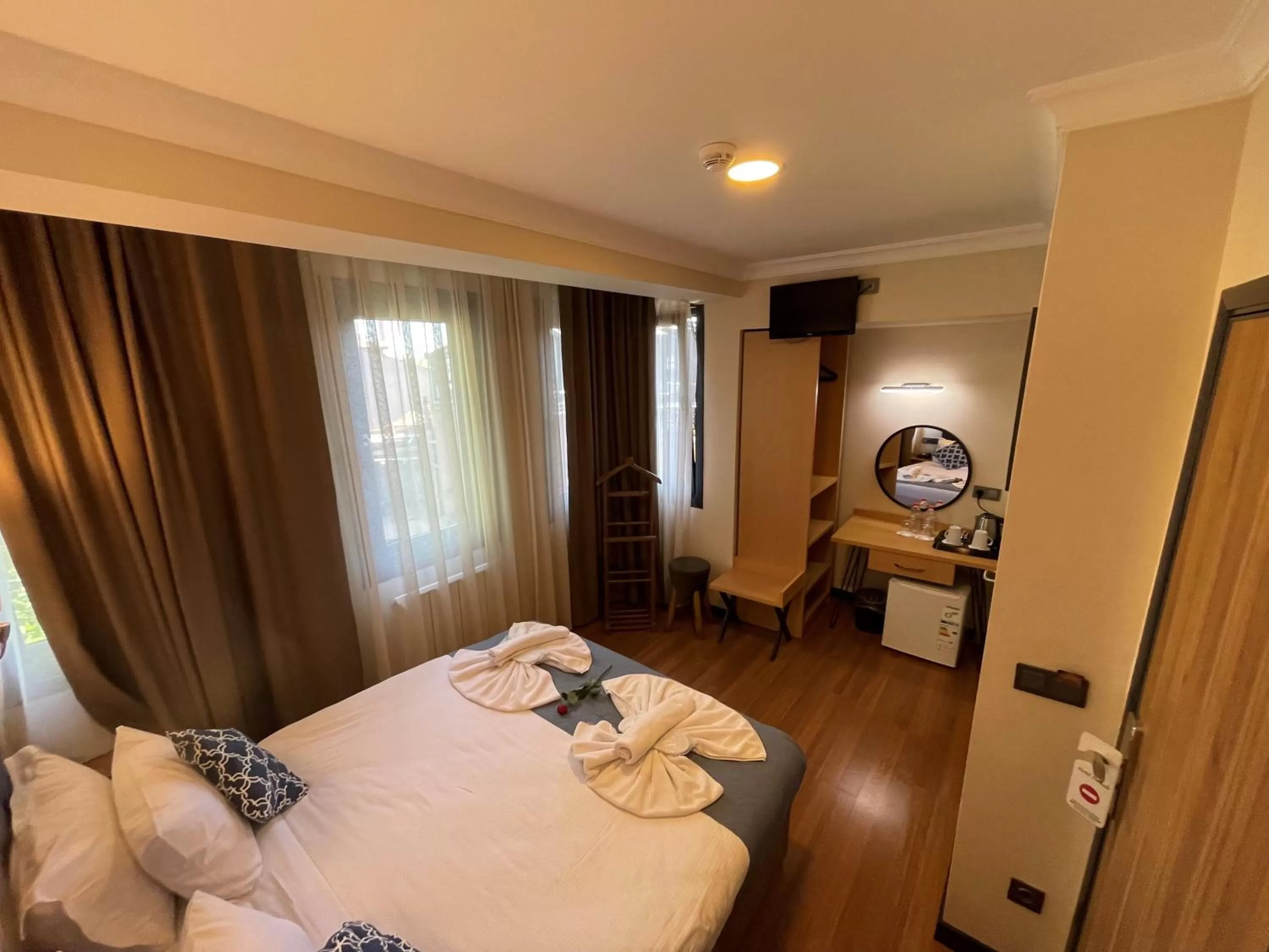 Photo of the whole room, Bed in Nomade Old City Hotel