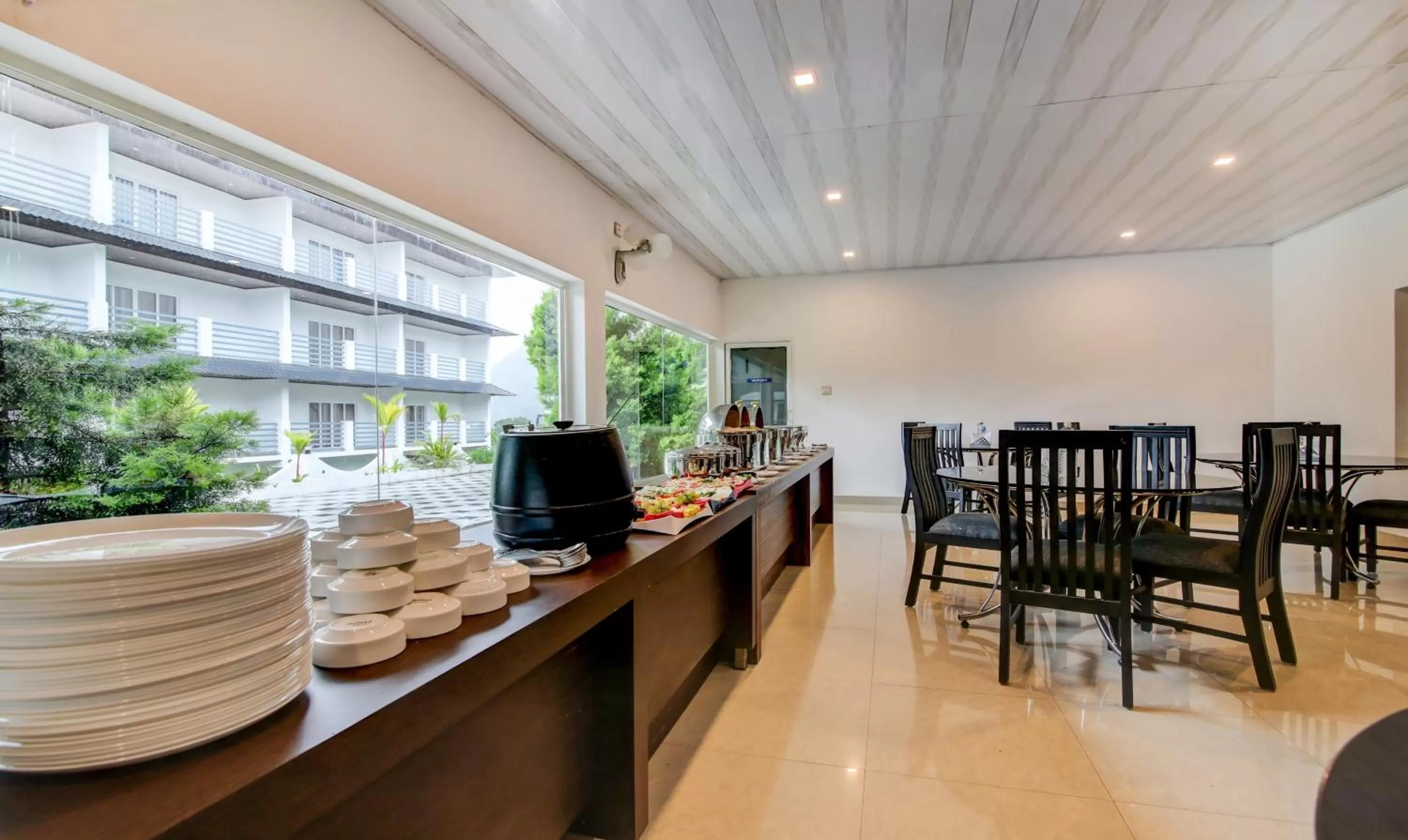 Dining area in Misty Garden Resort and SPA