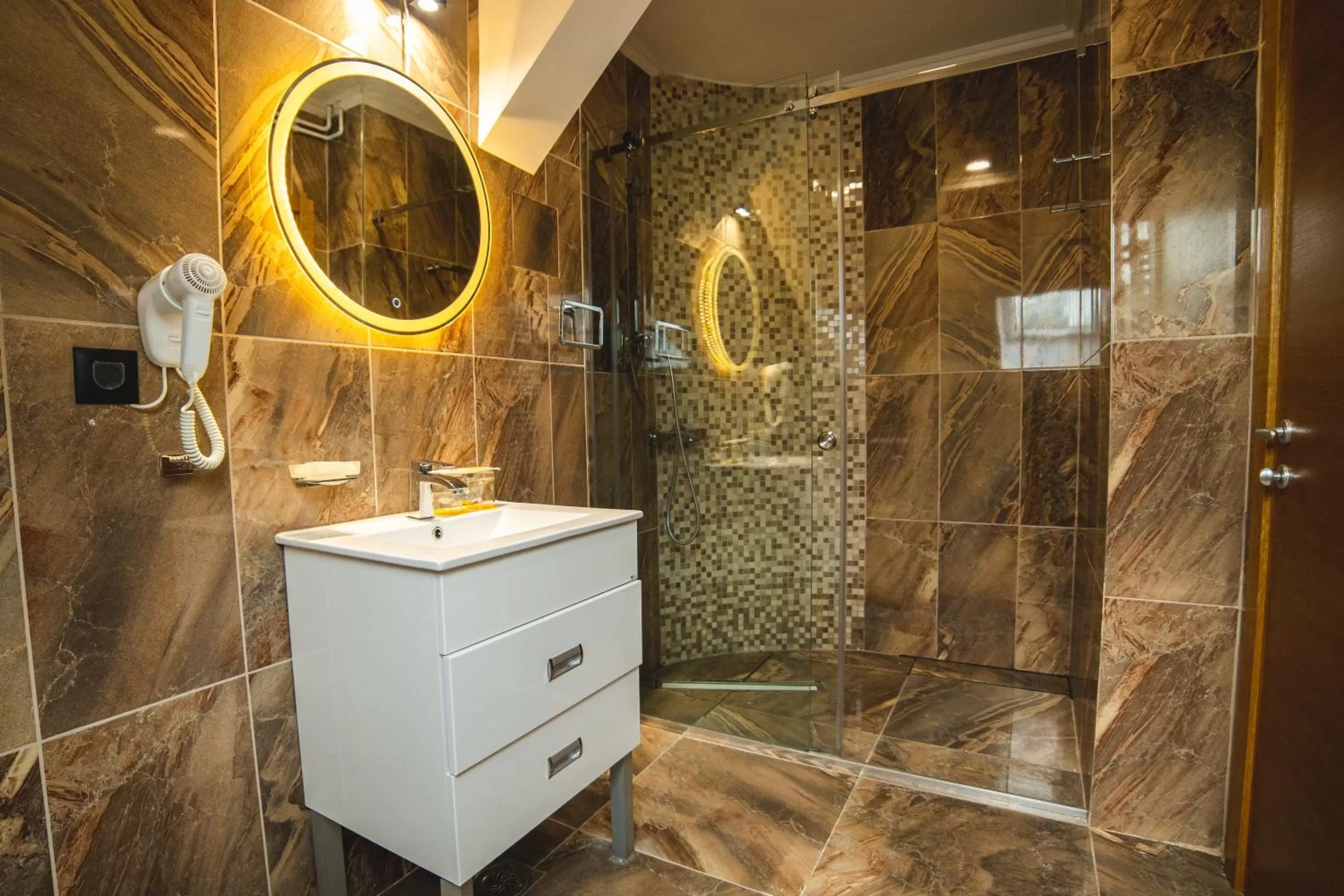 Shower in Apartmanski smestaj King Bo