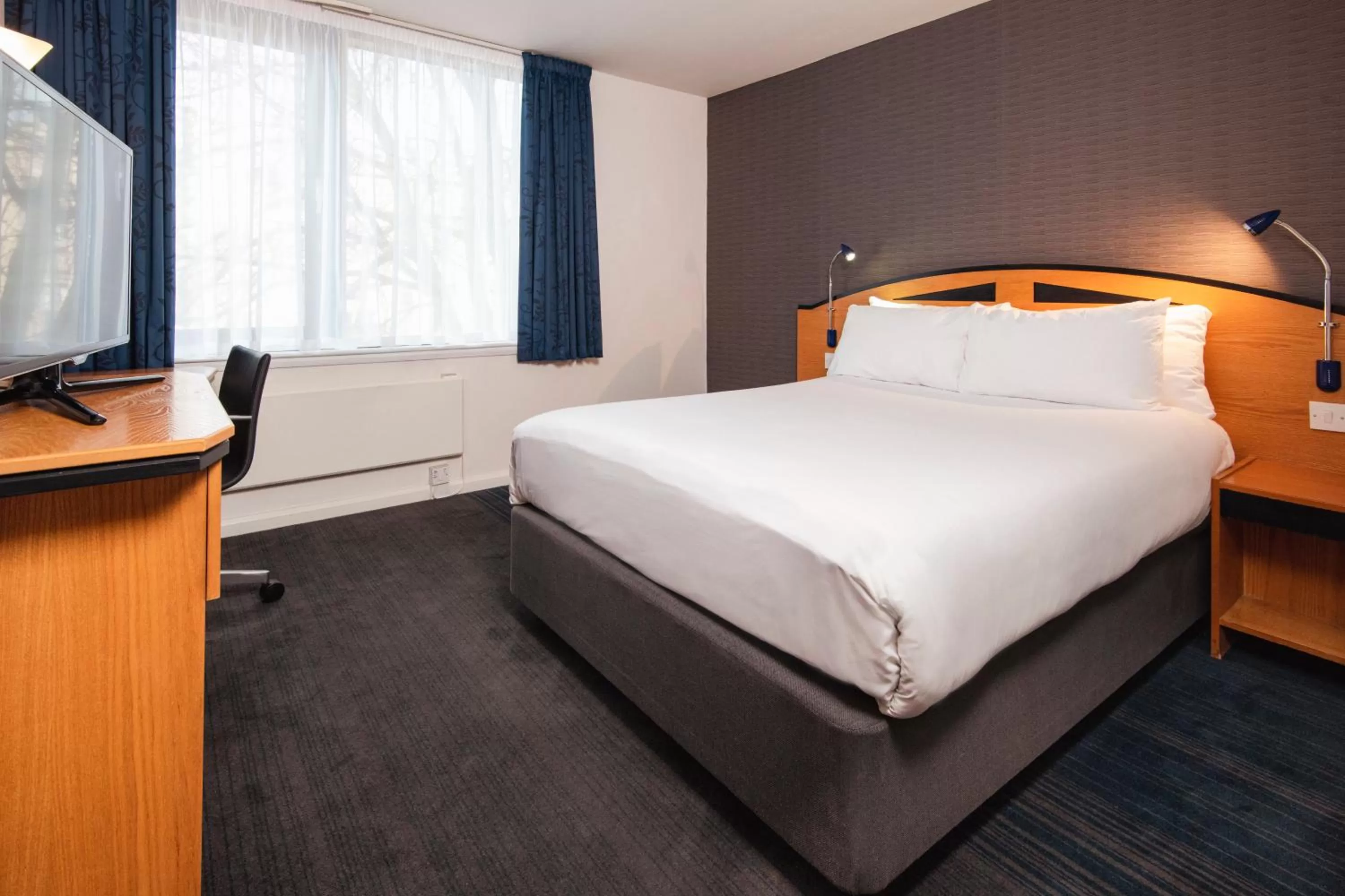 Bedroom, Bed in Holiday Inn Express Bristol City Centre by IHG