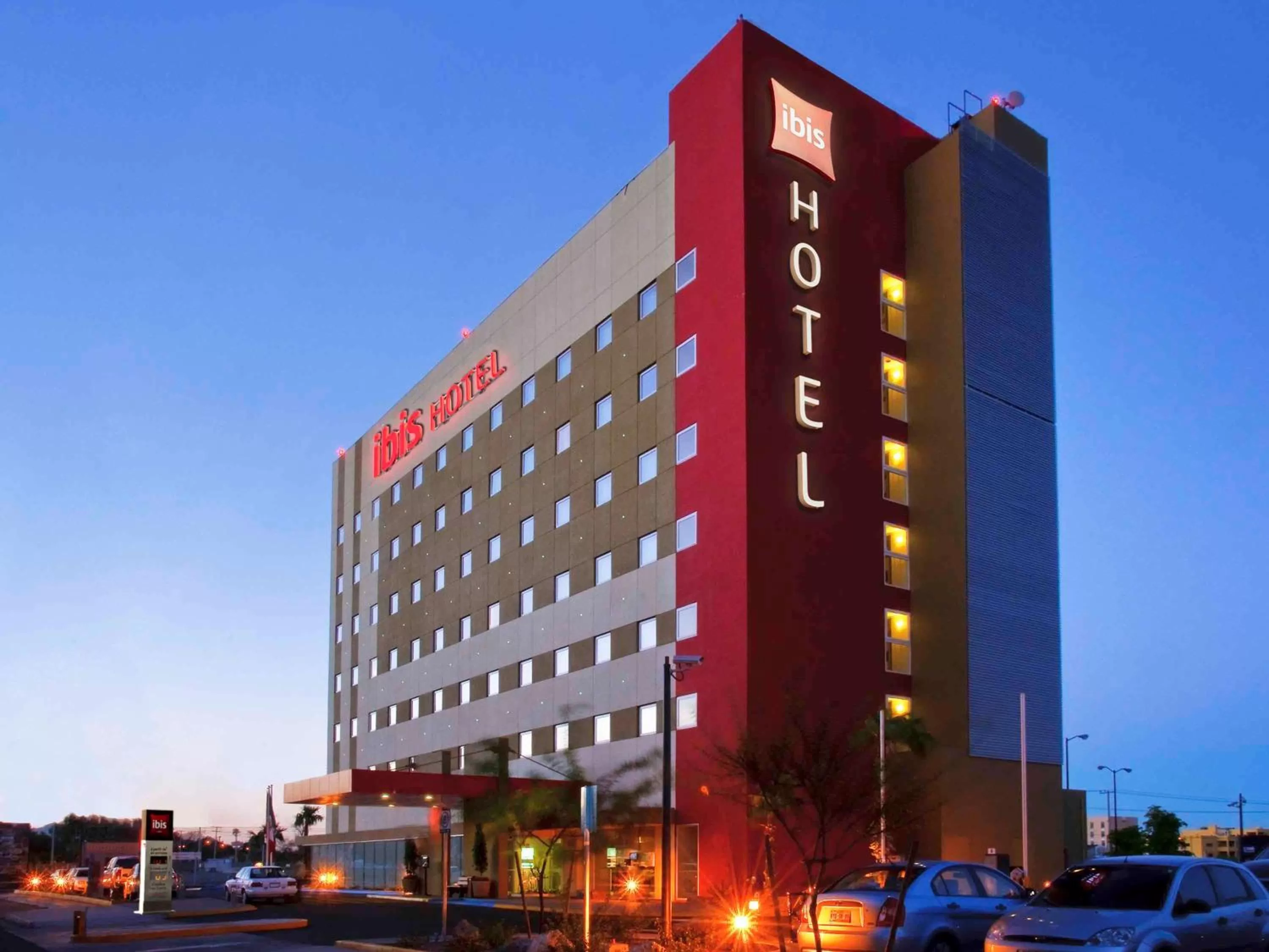 Property building in Ibis Hermosillo