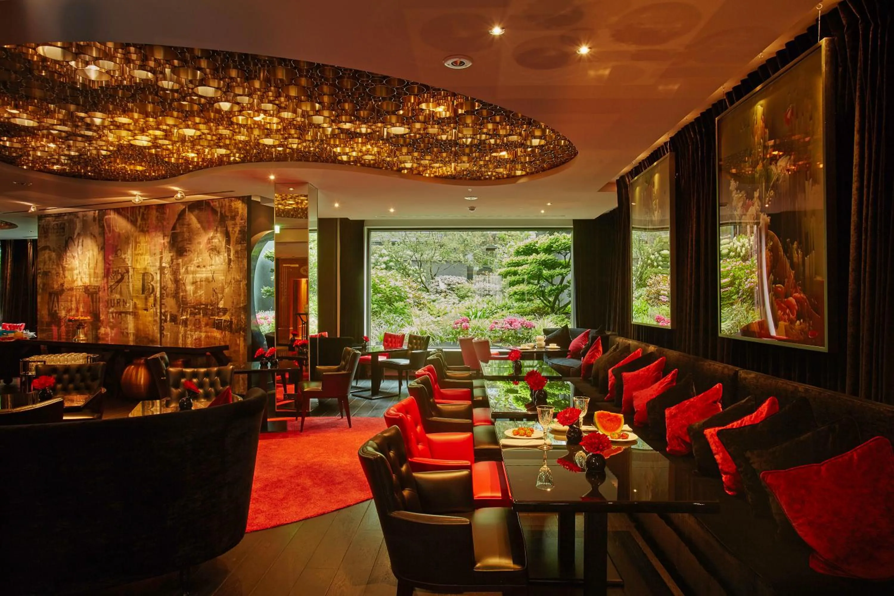 Restaurant/places to eat in Savoy Hotel