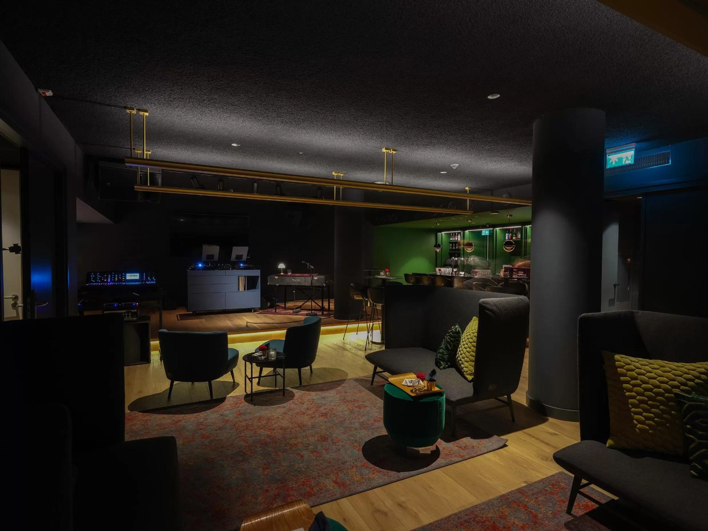 Nightclub / DJ in Eden Hotel Amsterdam