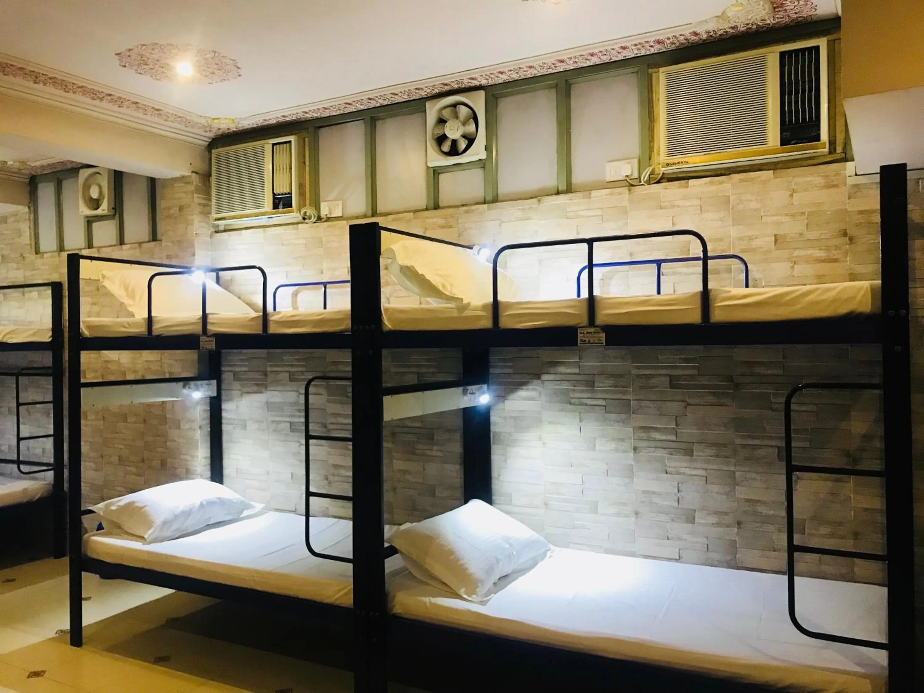 Bed in Tuk Tuk Backpackers- Near Jaipur Train Station