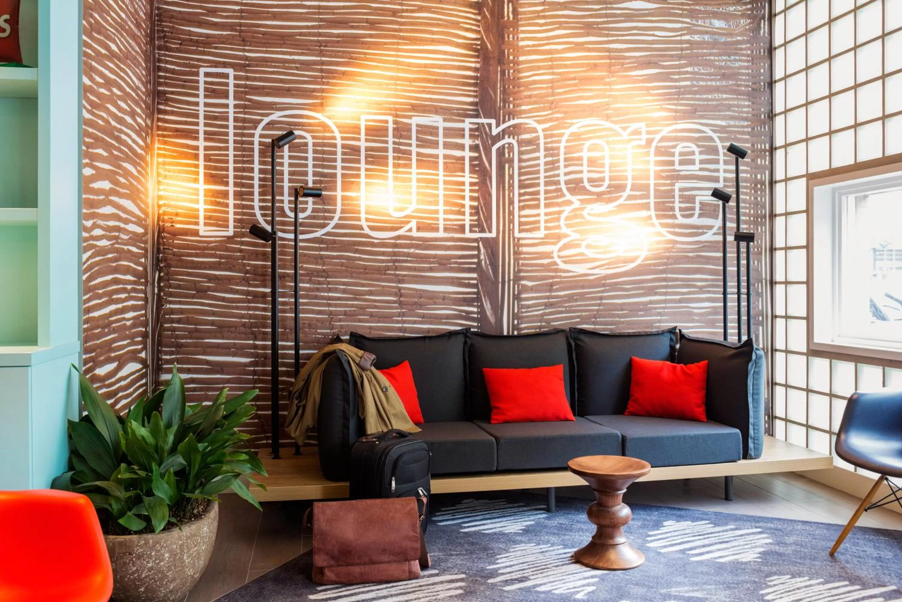 Lounge or bar in ibis Amsterdam Centre Stopera