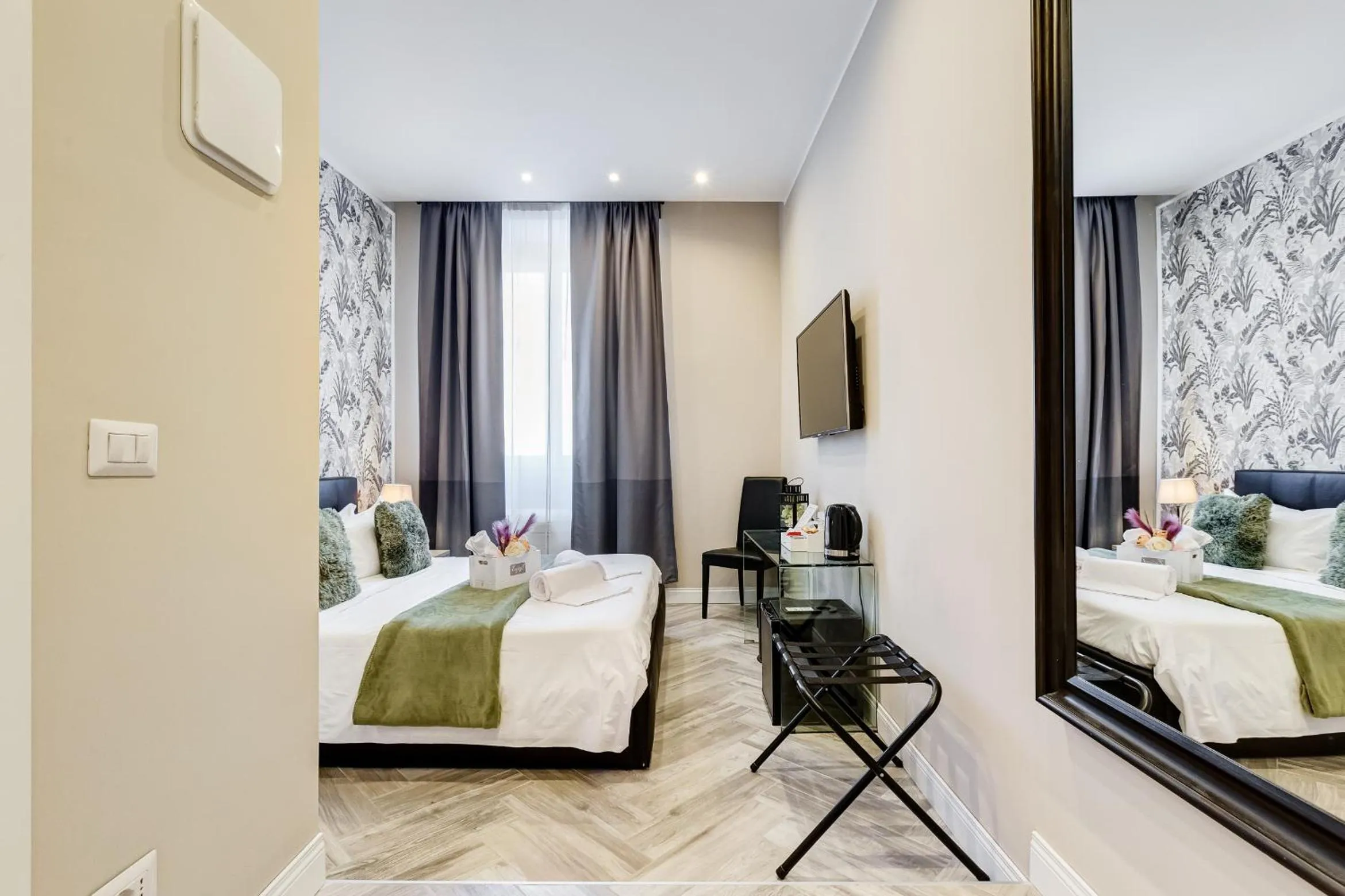 TV and multimedia, Bed in Hanky Suite