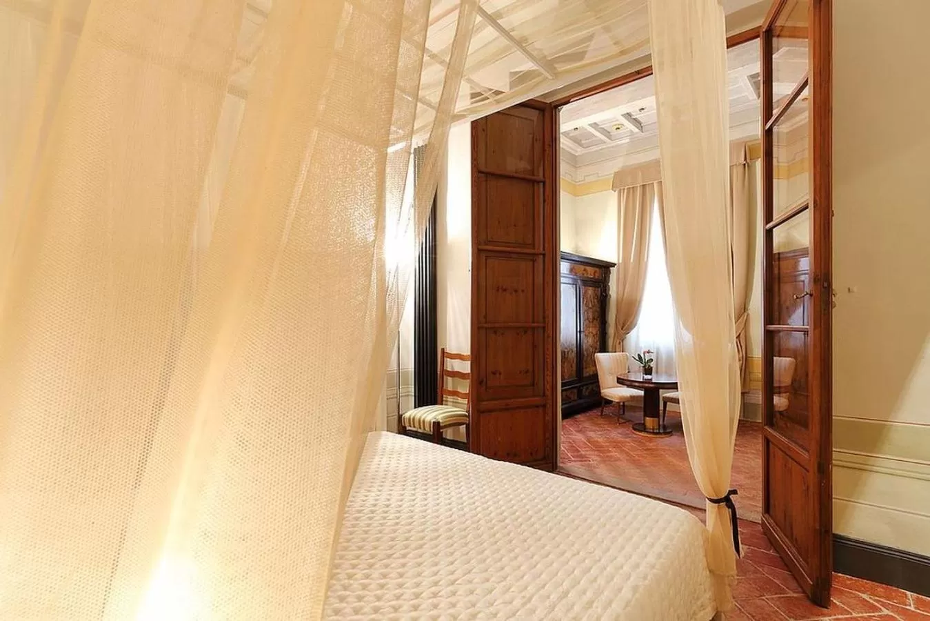 Photo of the whole room, Bed in Uffizi Harmony