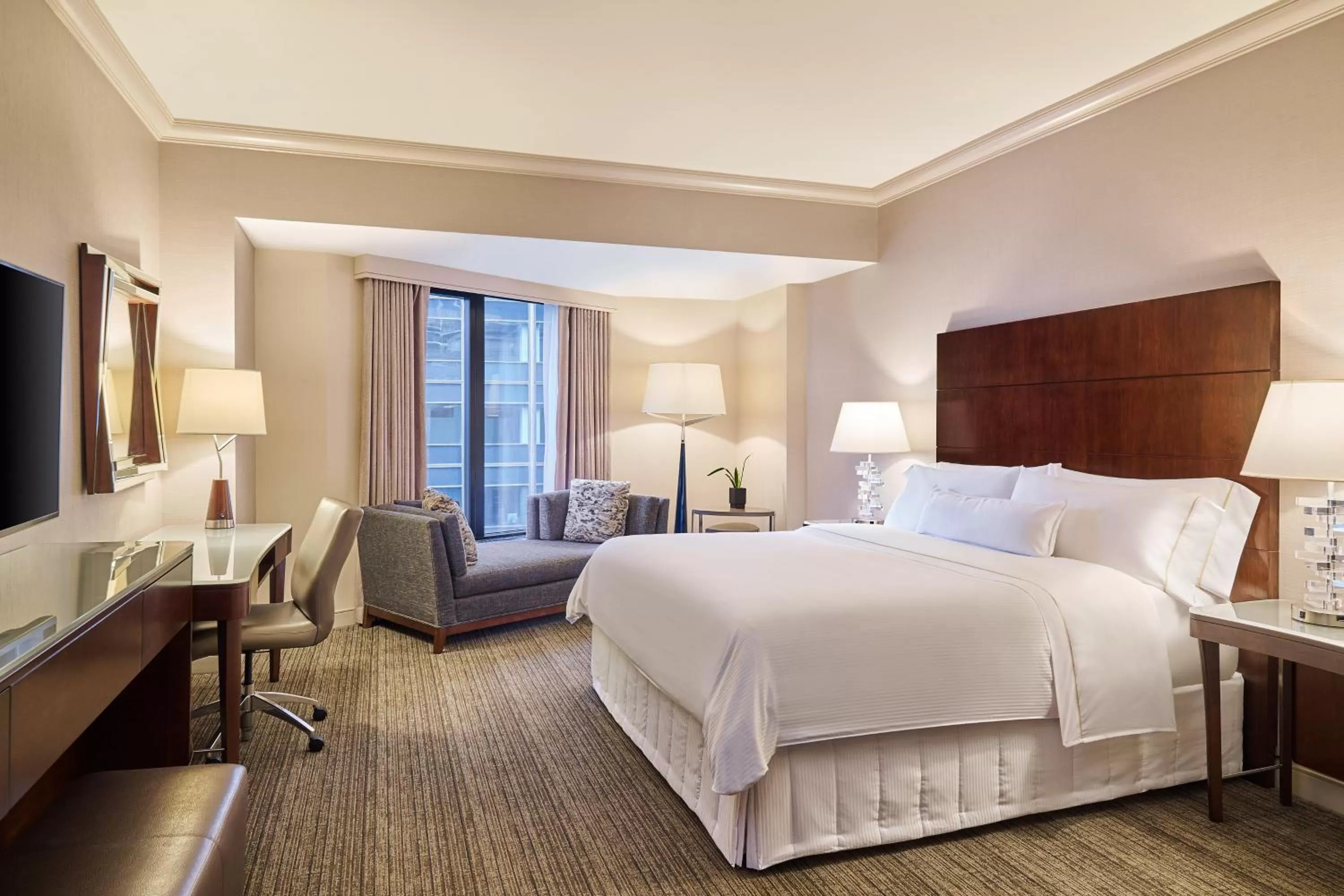 Lounge or bar, Bed in The Westin Chicago River North