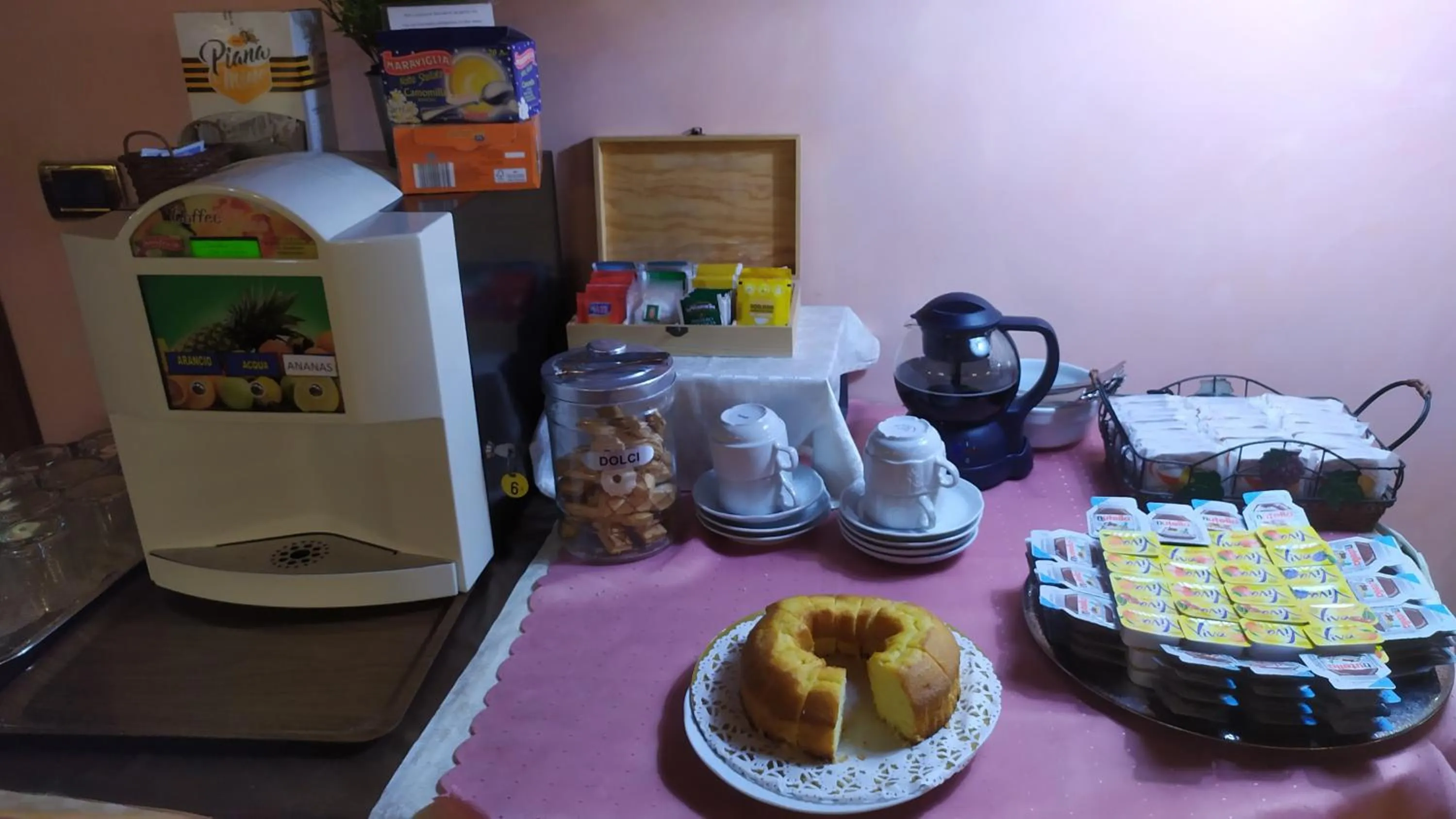 Continental breakfast in Hotel Antico Moro